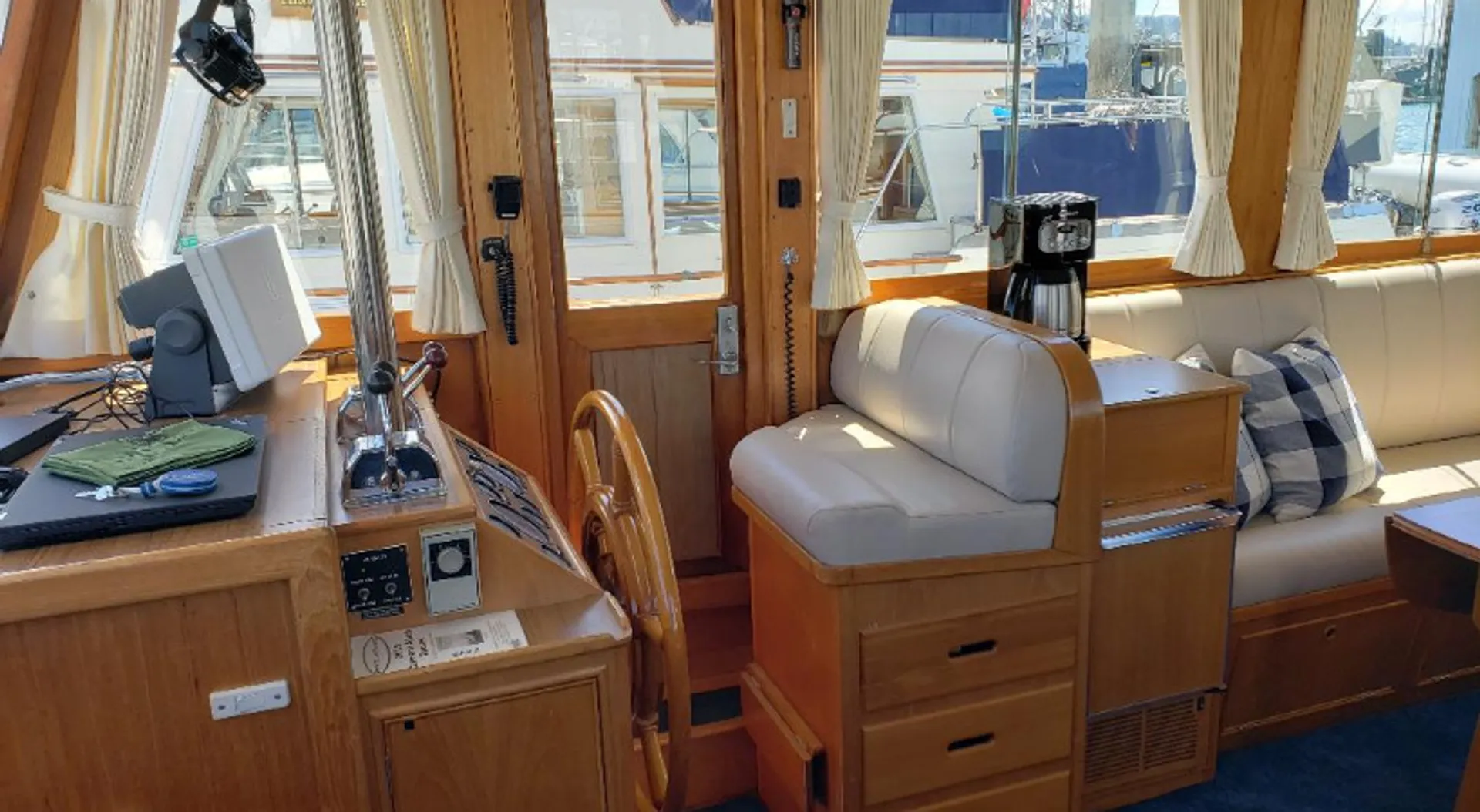Grand Banks Heritage 46 CL in Bellingham, WA — photo 4