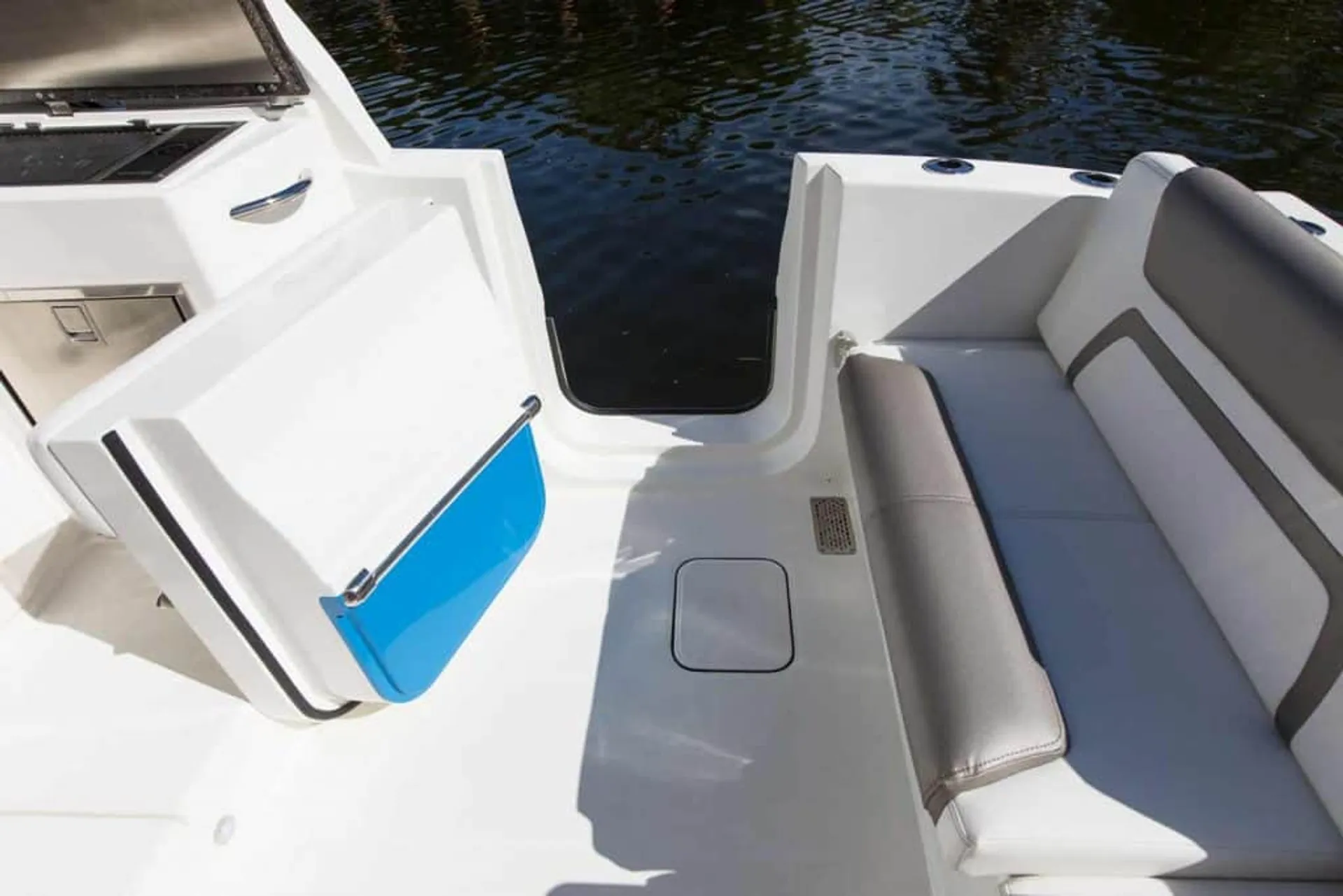 World Cat Boats 320DC Dual Console w/2-300HP in Sarasota, FL — photo 5