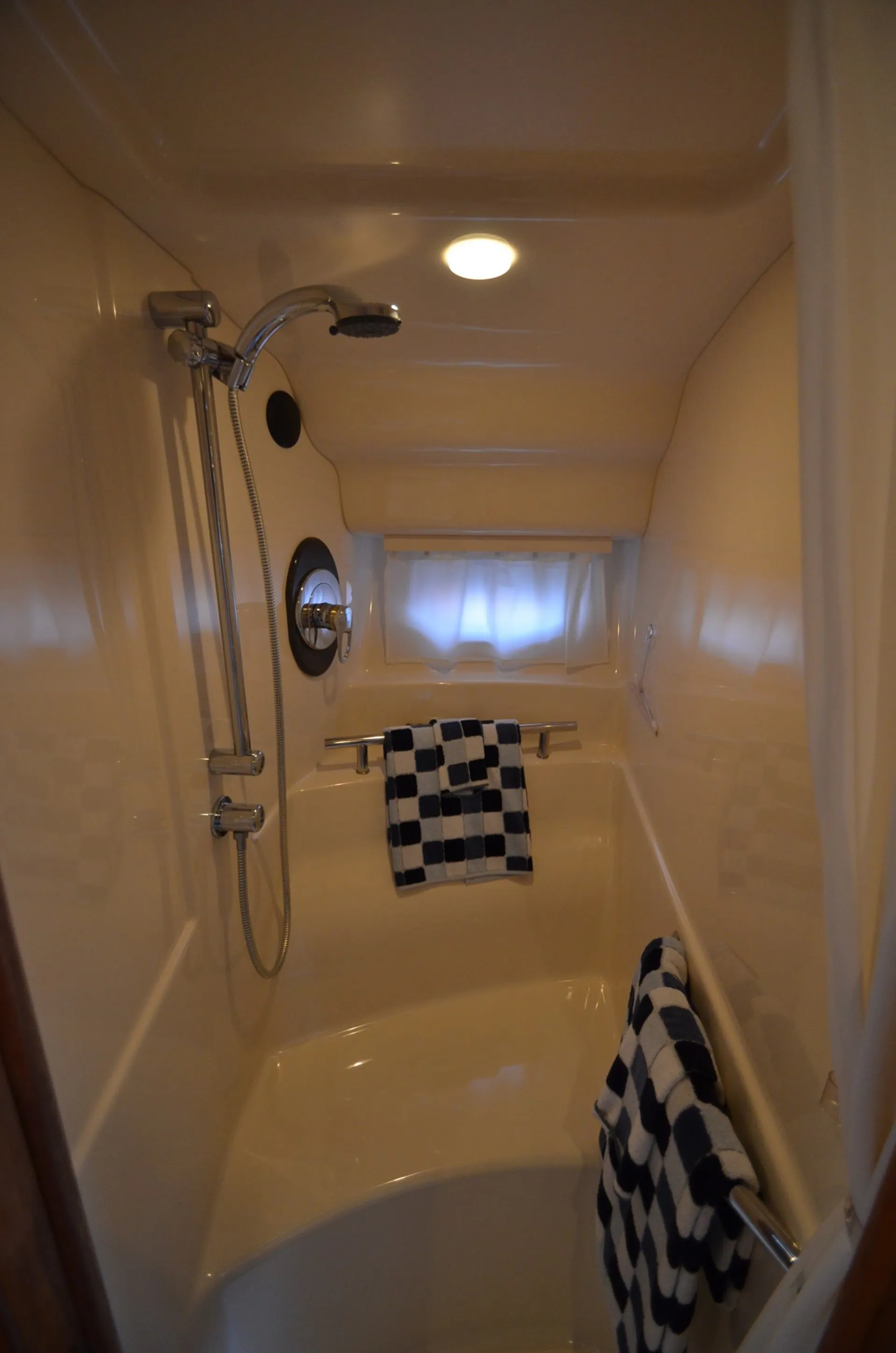 43’ Searay Sundancer Sport Yacht Newport Harbor Cruise