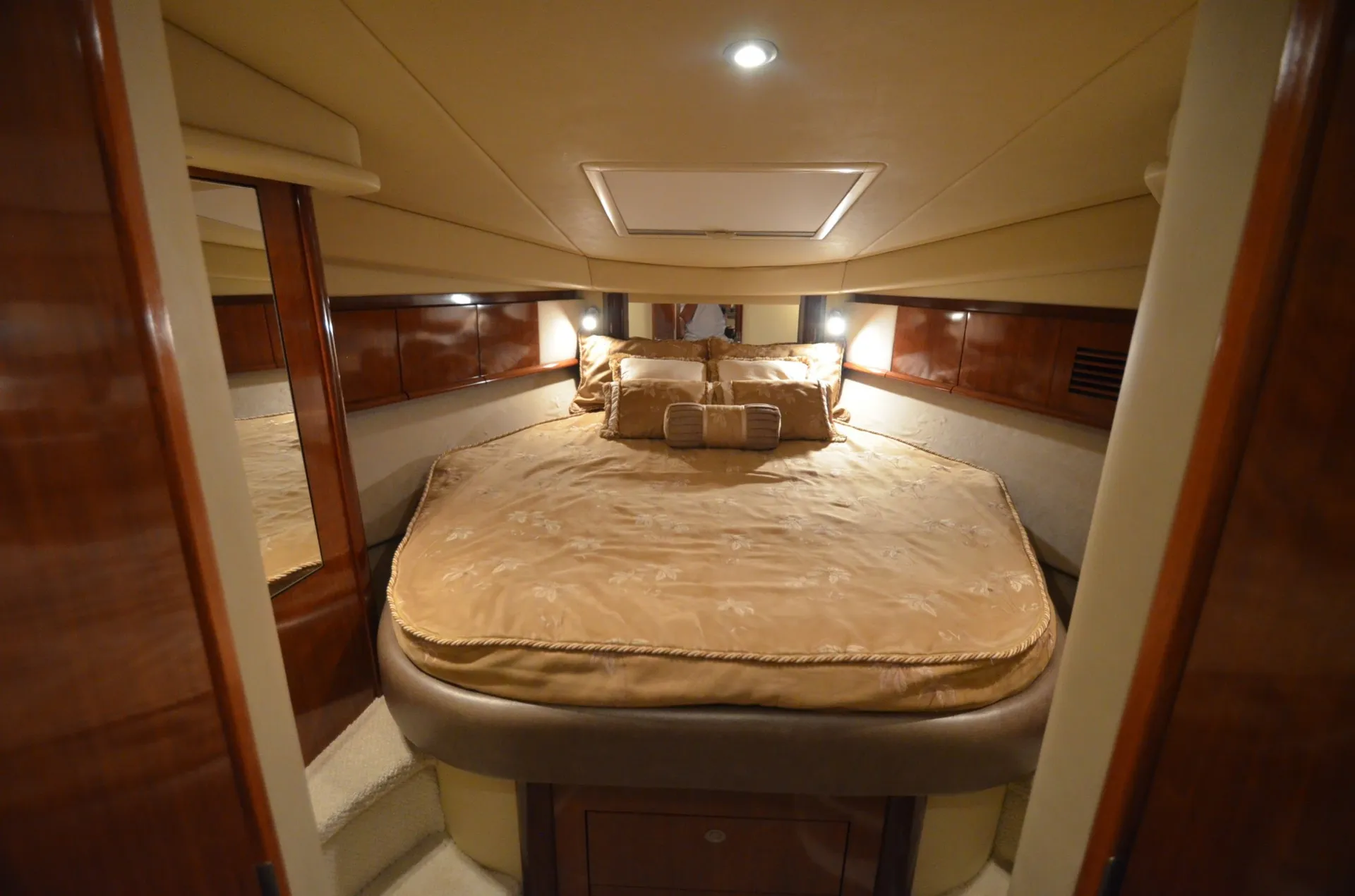 43’ Searay Sundancer Sport Yacht Newport Harbor Cruise