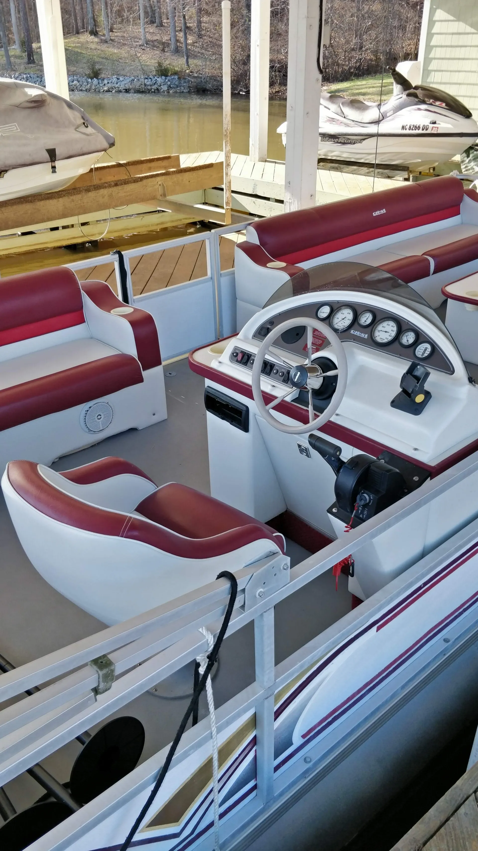 Crest Pontoons 25 Crest II Dlx. in Leasburg, NC — photo 2