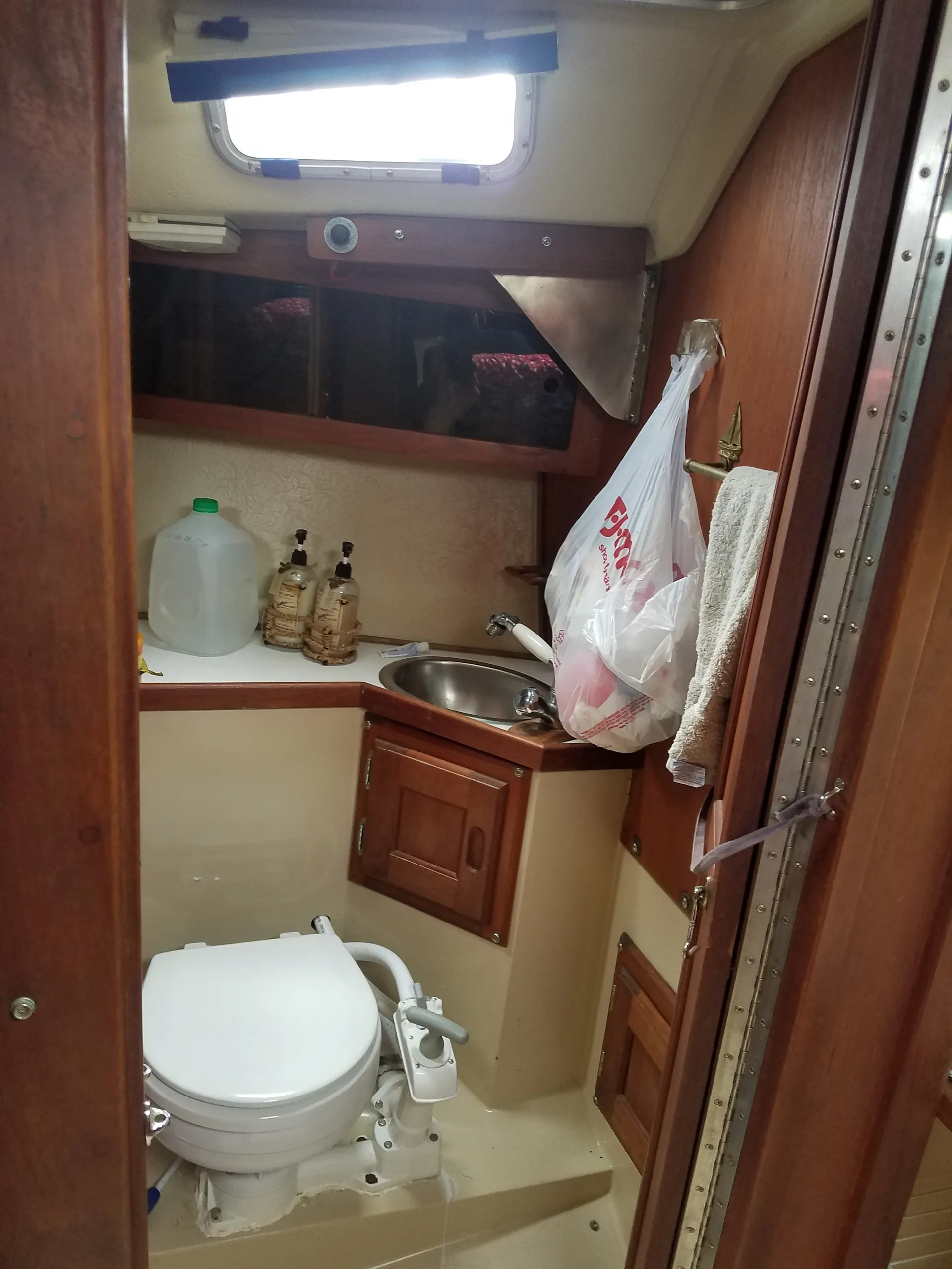 Catalina 30 in Oak Harbor, WA — photo 10