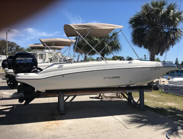 Rent a Stingray Boats deck boat in Tarpon Springs, FL near me