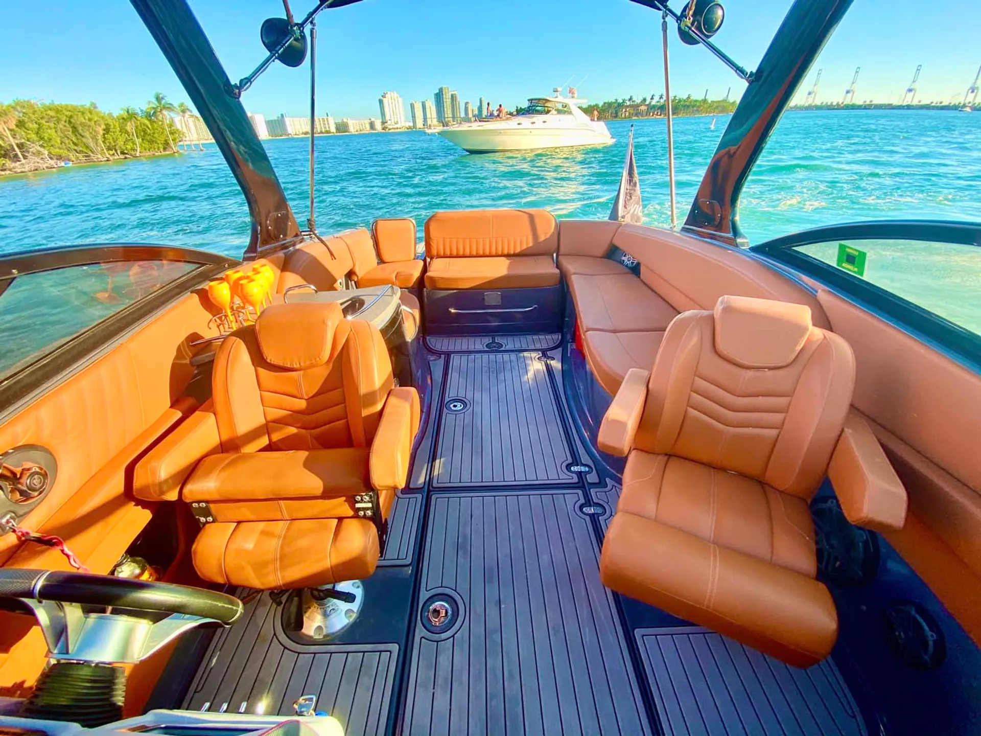 Cruisers Yachts 390 Express Coupe Joystick in Miami, FL — photo 5