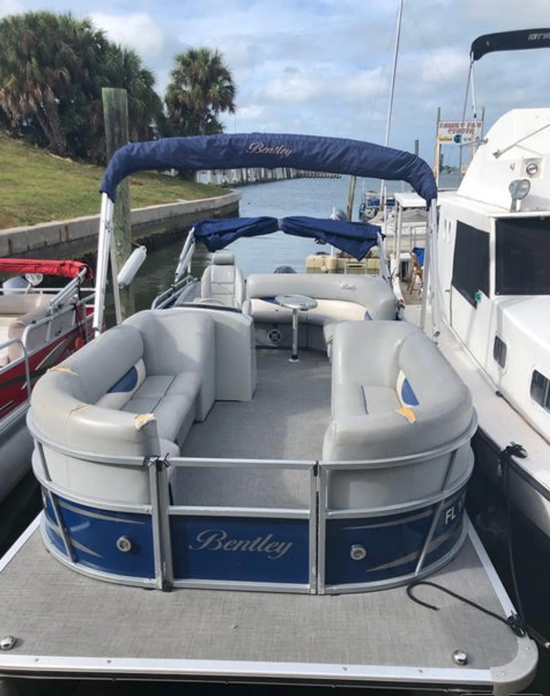 Bentley Pontoon 240 Cruise  in Cortez, FL — photo 2