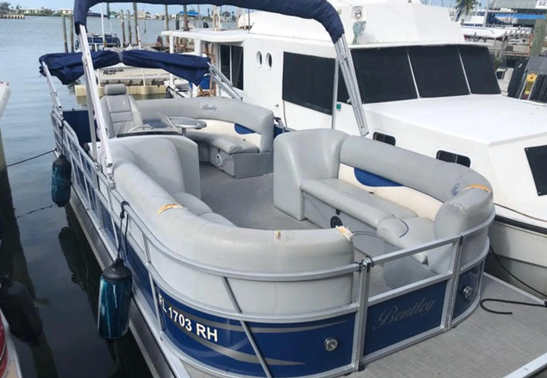 Bentley Pontoon 240 Cruise  in Cortez, FL — photo 3