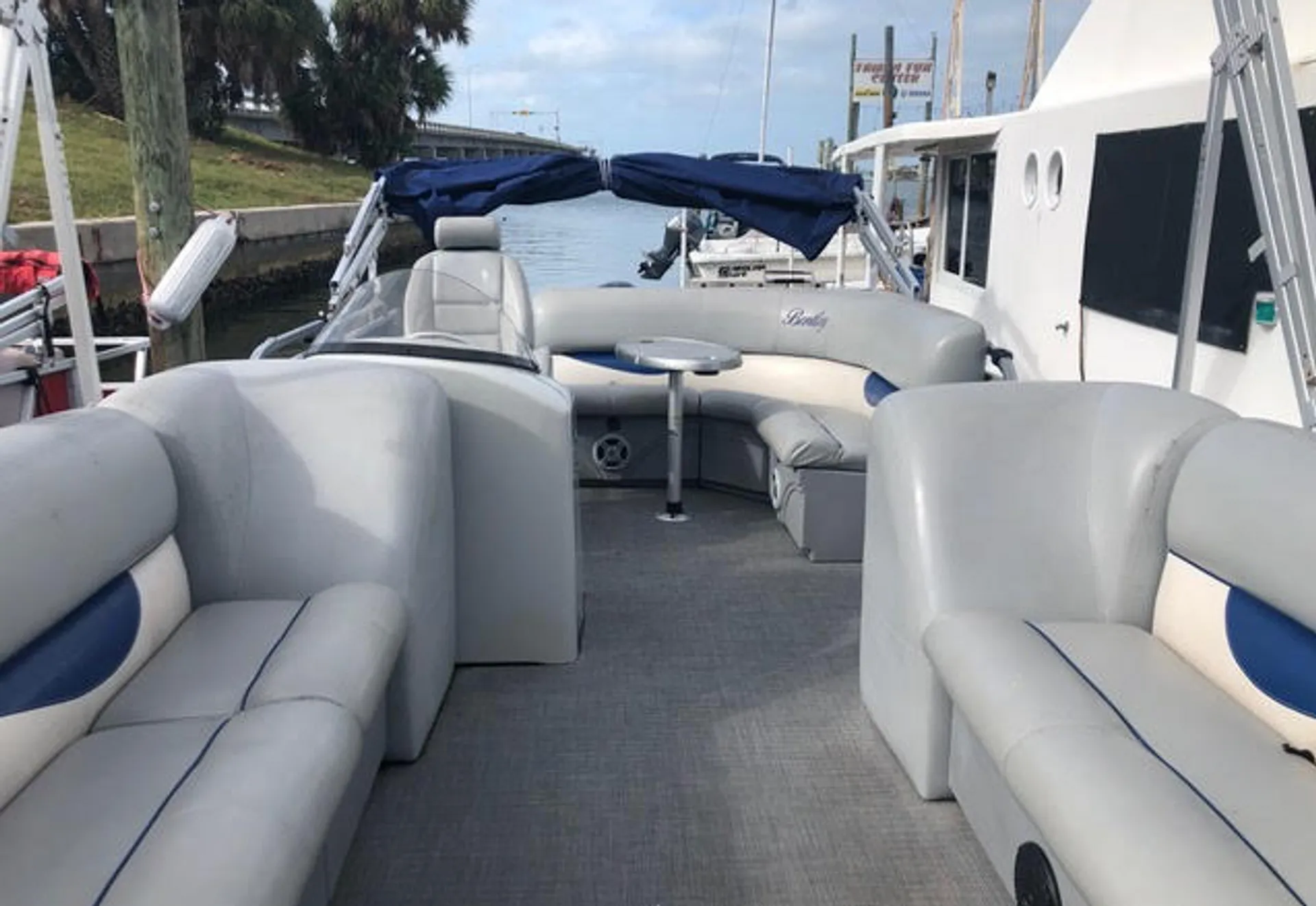 Bentley Pontoon 240 Cruise  in Cortez, FL — photo 4