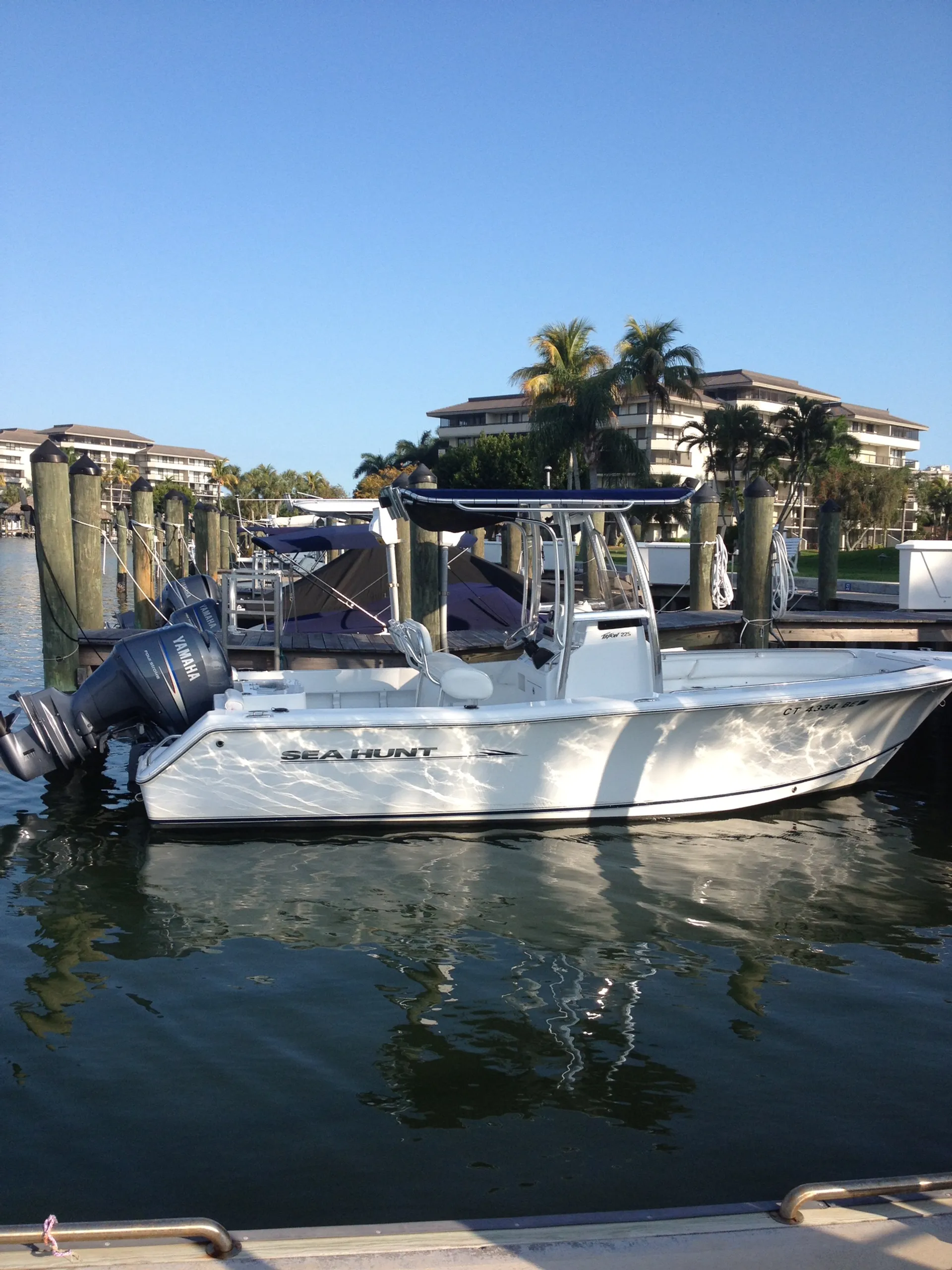 Sea Hunt Boats Triton 225 in Marco Island, FL — photo 3
