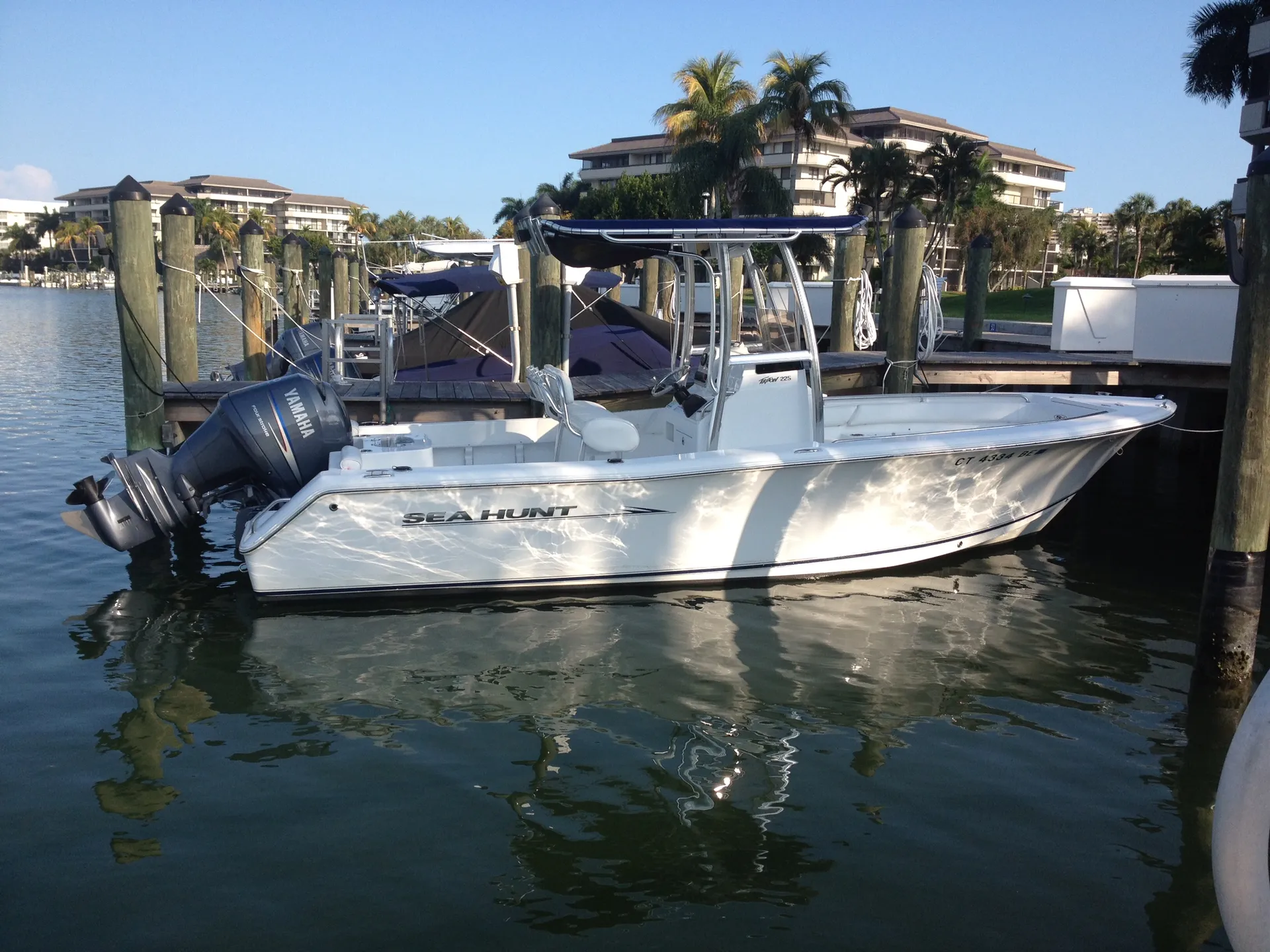 Sea Hunt Boats Triton 225 in Marco Island, FL — photo 4