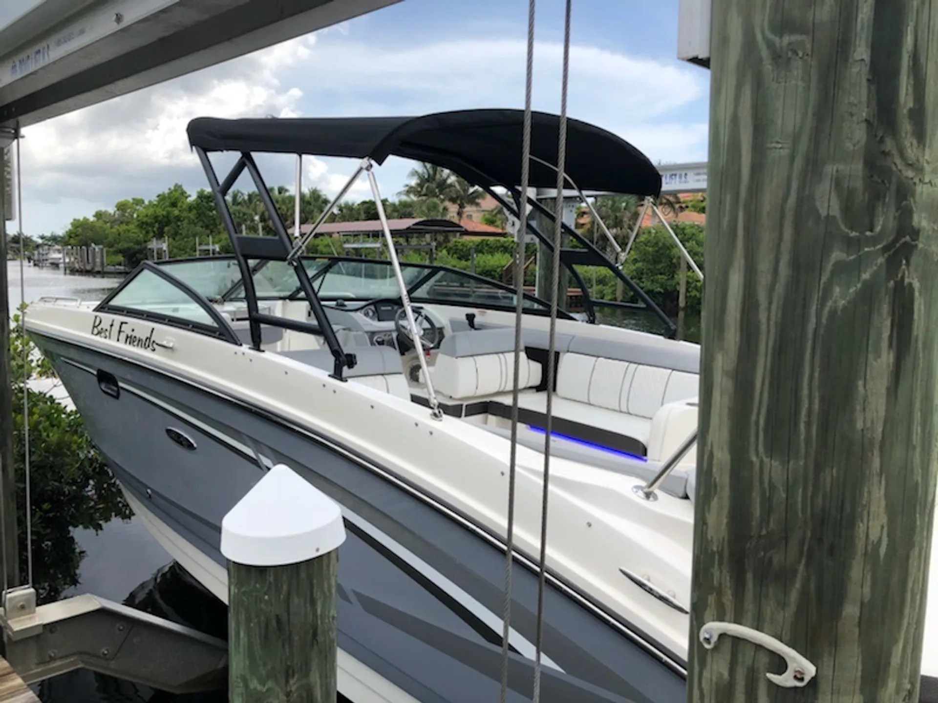 Sea Ray Boats 270 Sundeck w/300XL Verado in Bradenton, FL — photo 2
