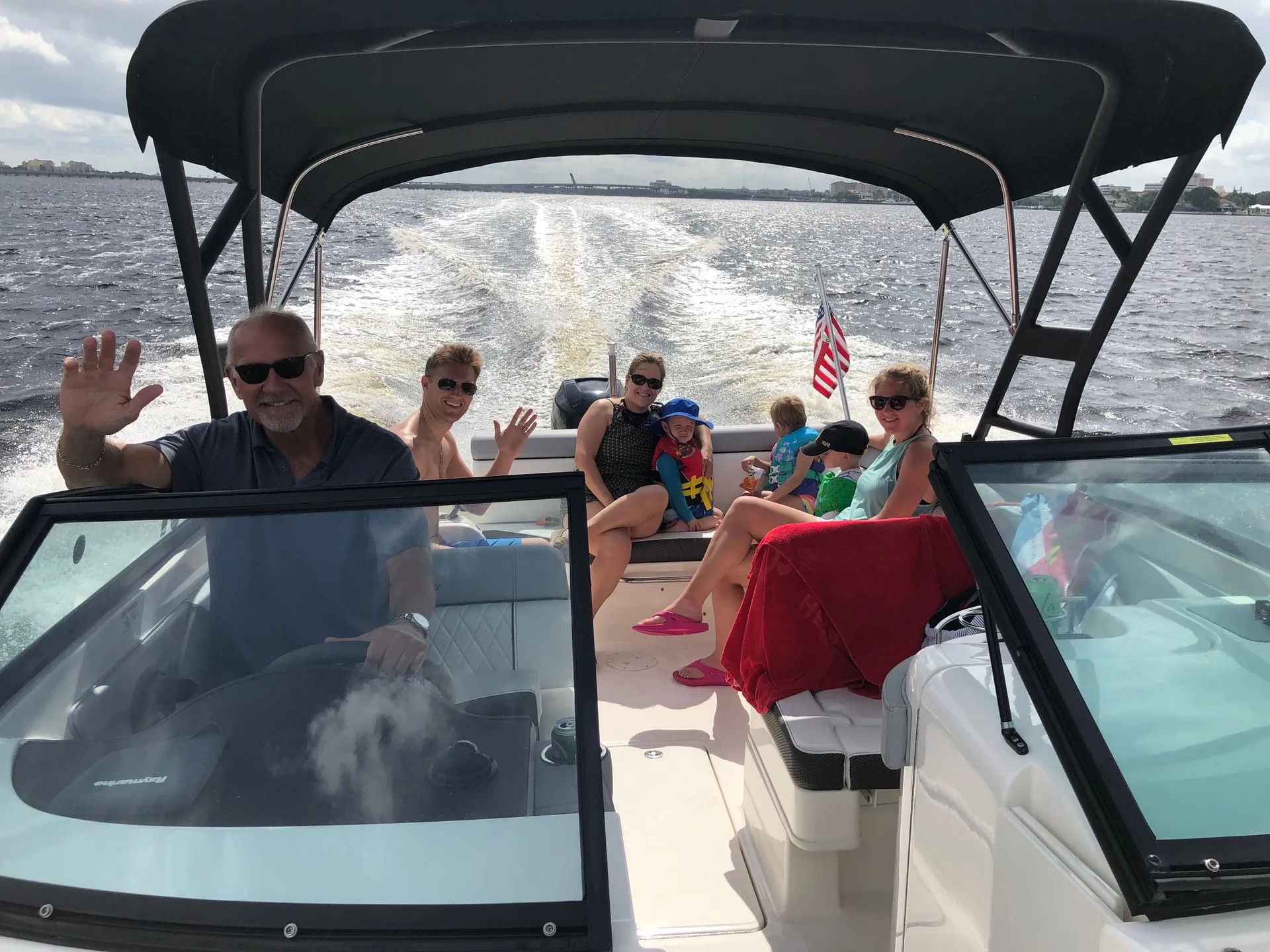 Sea Ray Boats 270 Sundeck w/300XL Verado in Bradenton, FL — photo 7