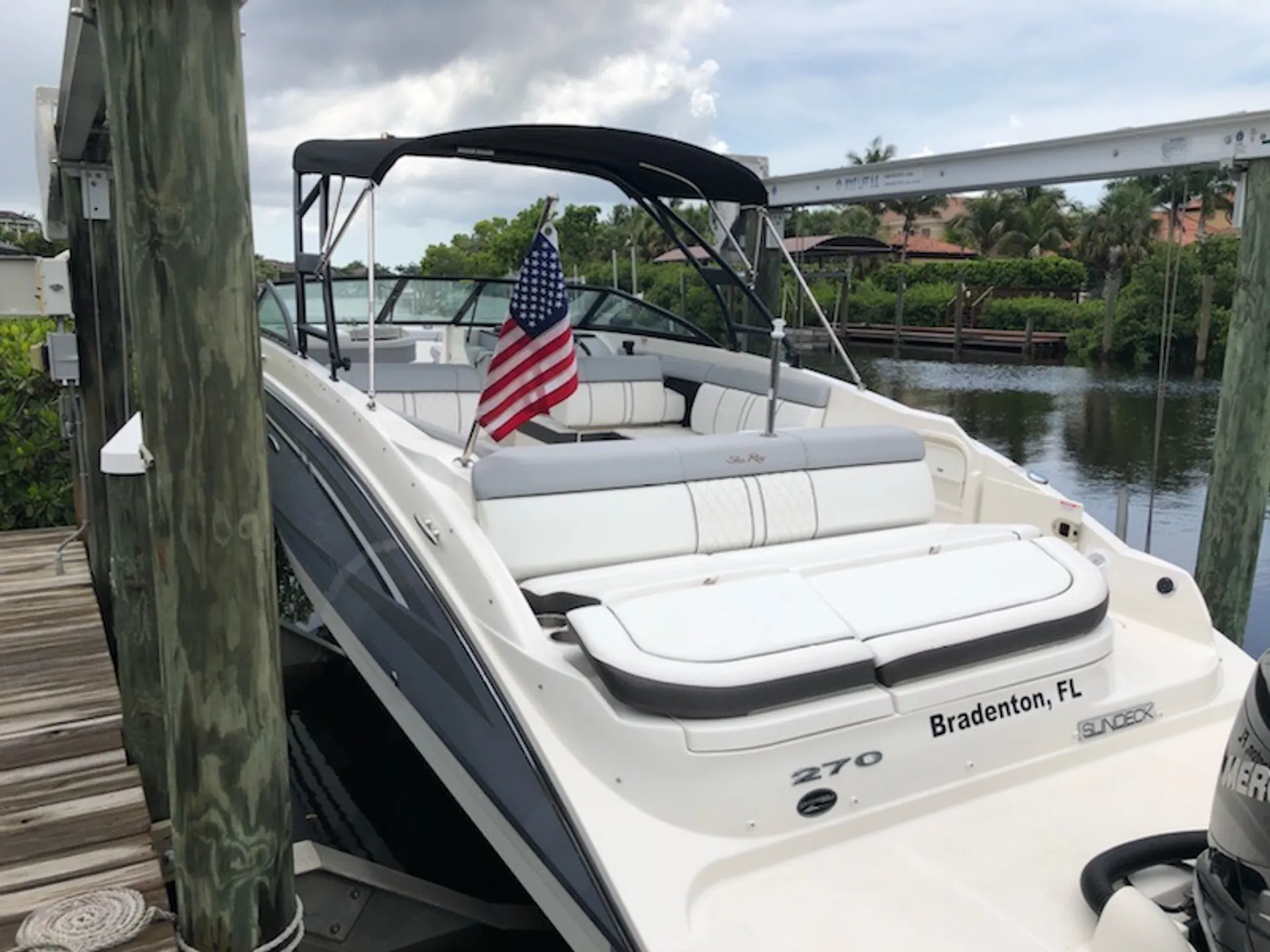 Sea Ray Boats 270 Sundeck w/300XL Verado in Bradenton, FL — photo 10