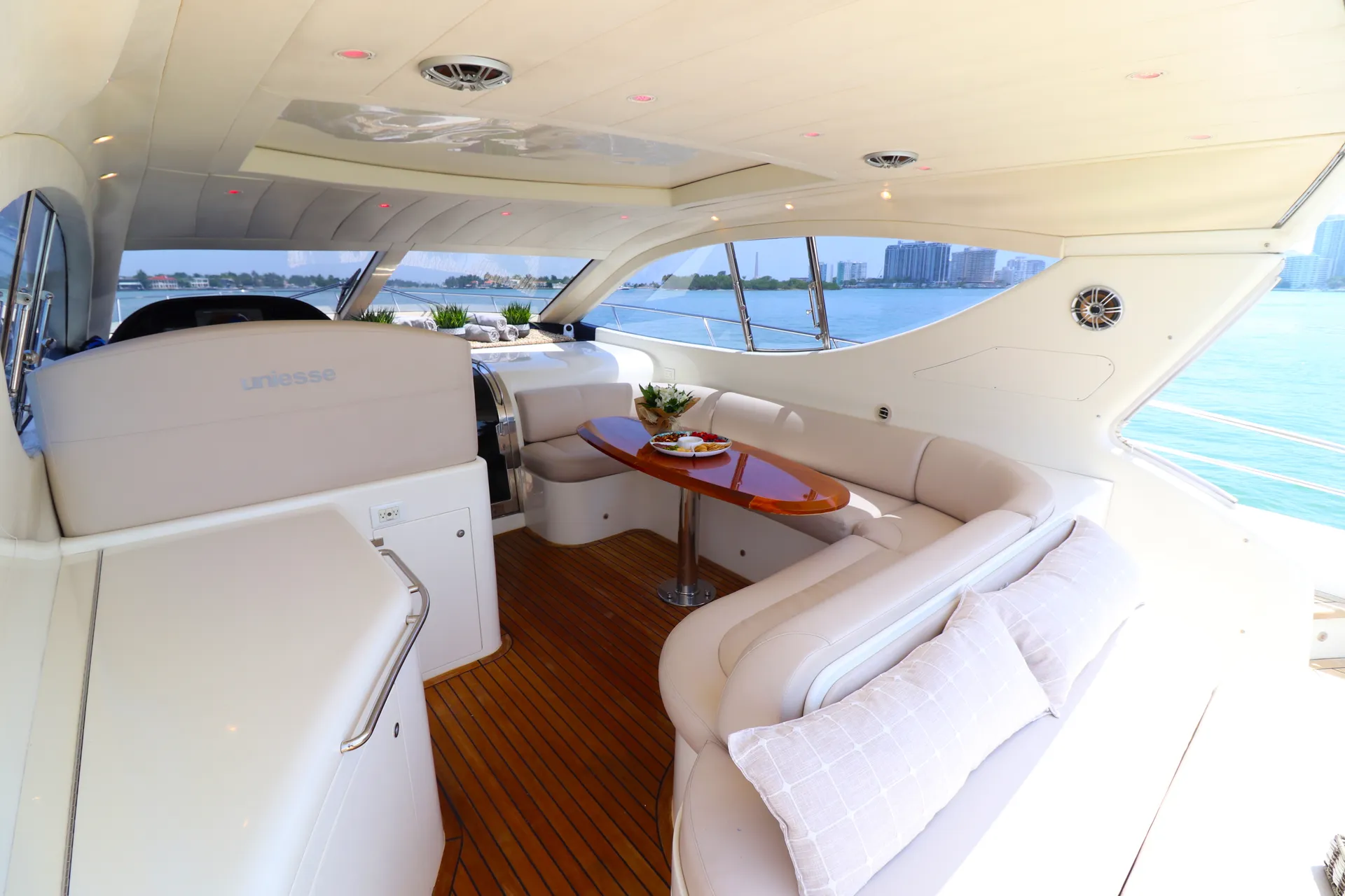 Uniesse Boats 55 Motoryacht in Miami Beach, FL — photo 8