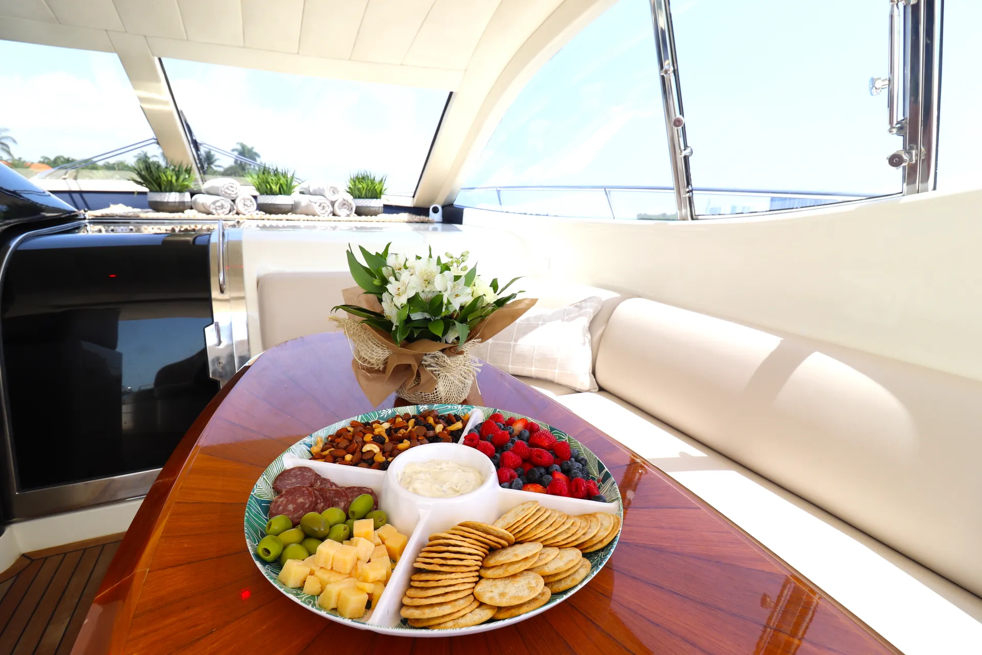 Uniesse Boats 55 Motoryacht in Miami Beach, FL — photo 9