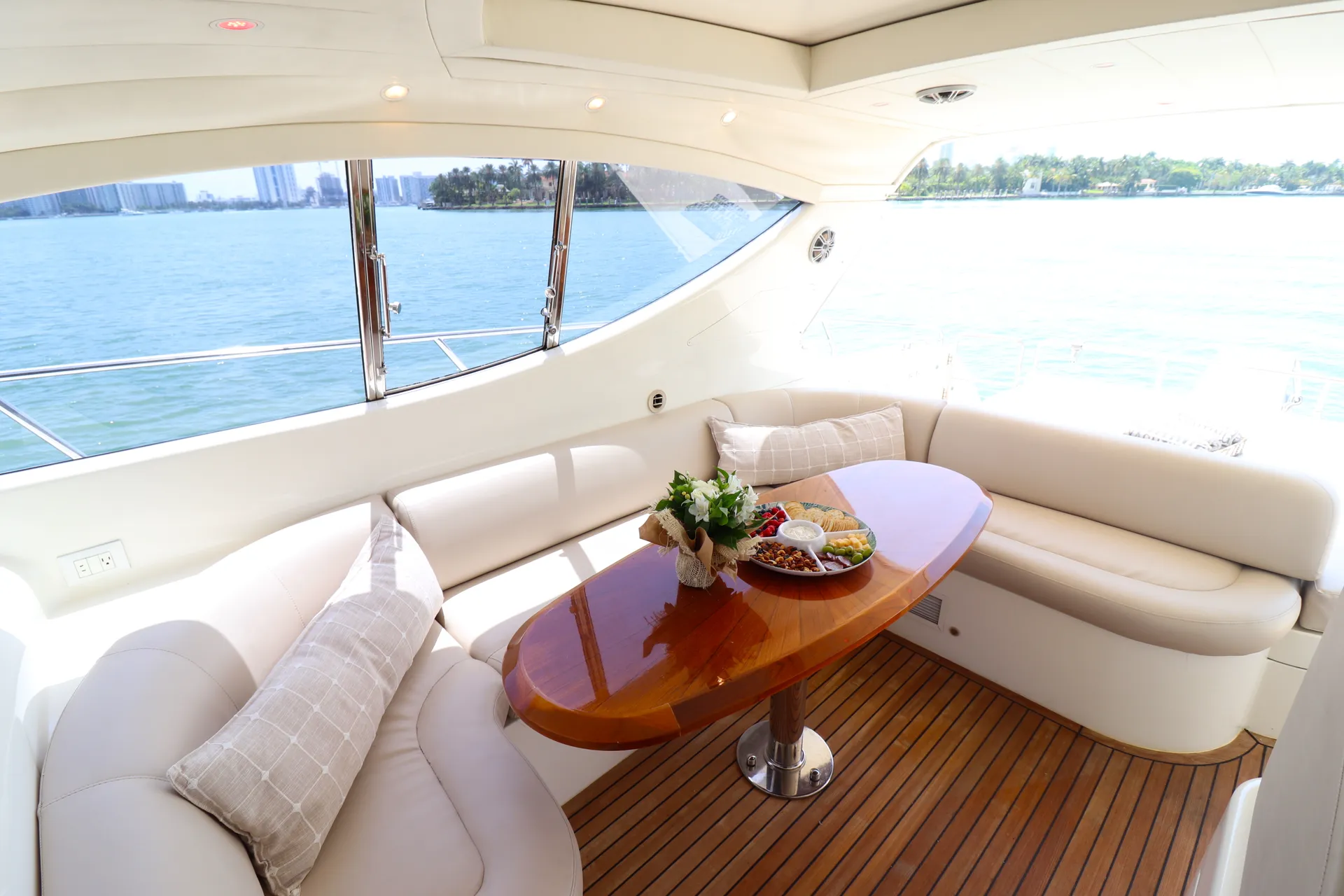 Uniesse Boats 55 Motoryacht in Miami Beach, FL — photo 10