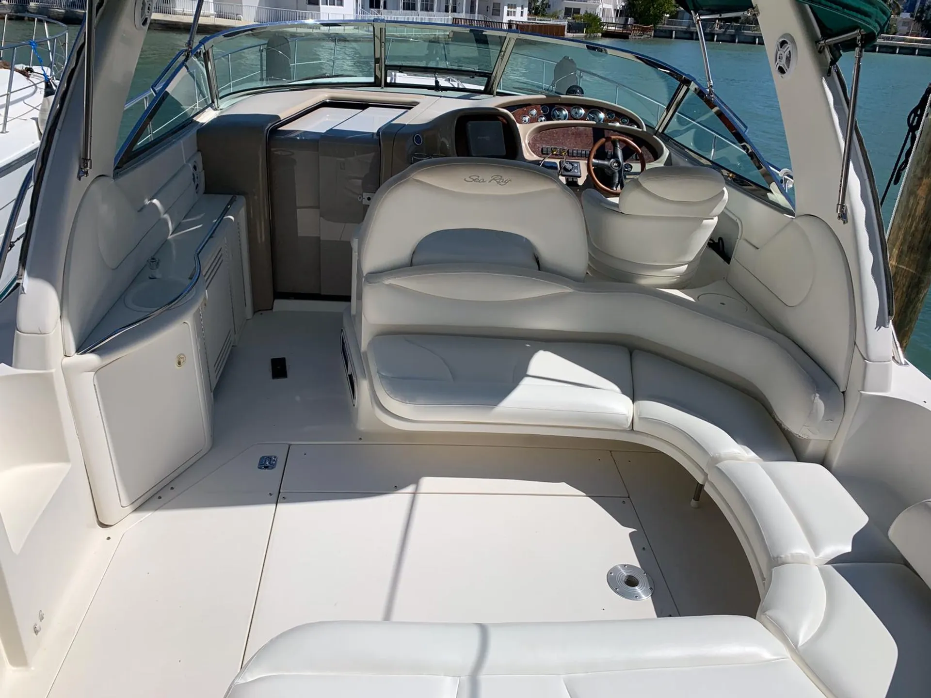 Sea Ray Boats 380 Sundancer in Miami, FL — photo 2