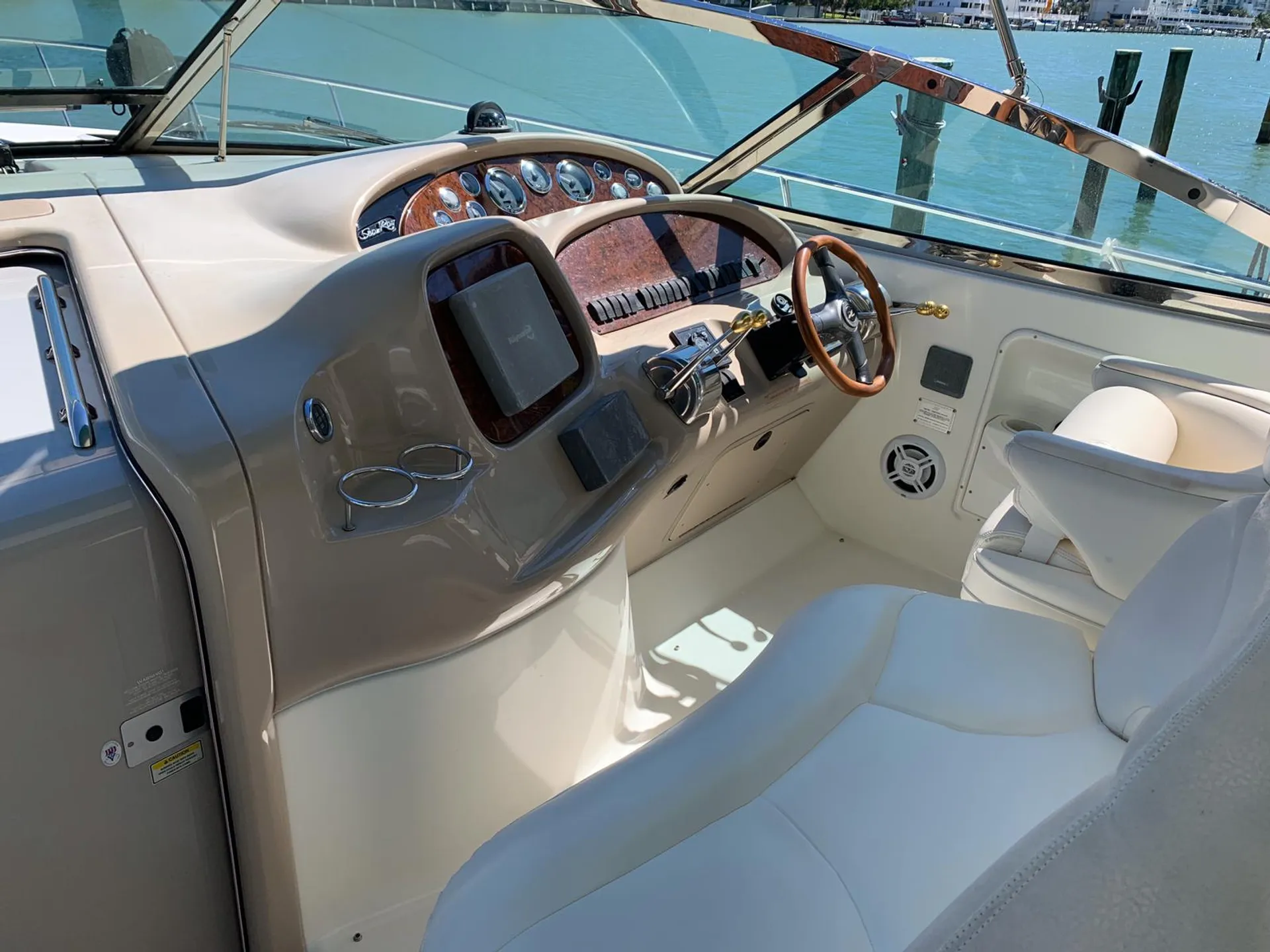 Sea Ray Boats 380 Sundancer in Miami, FL — photo 5