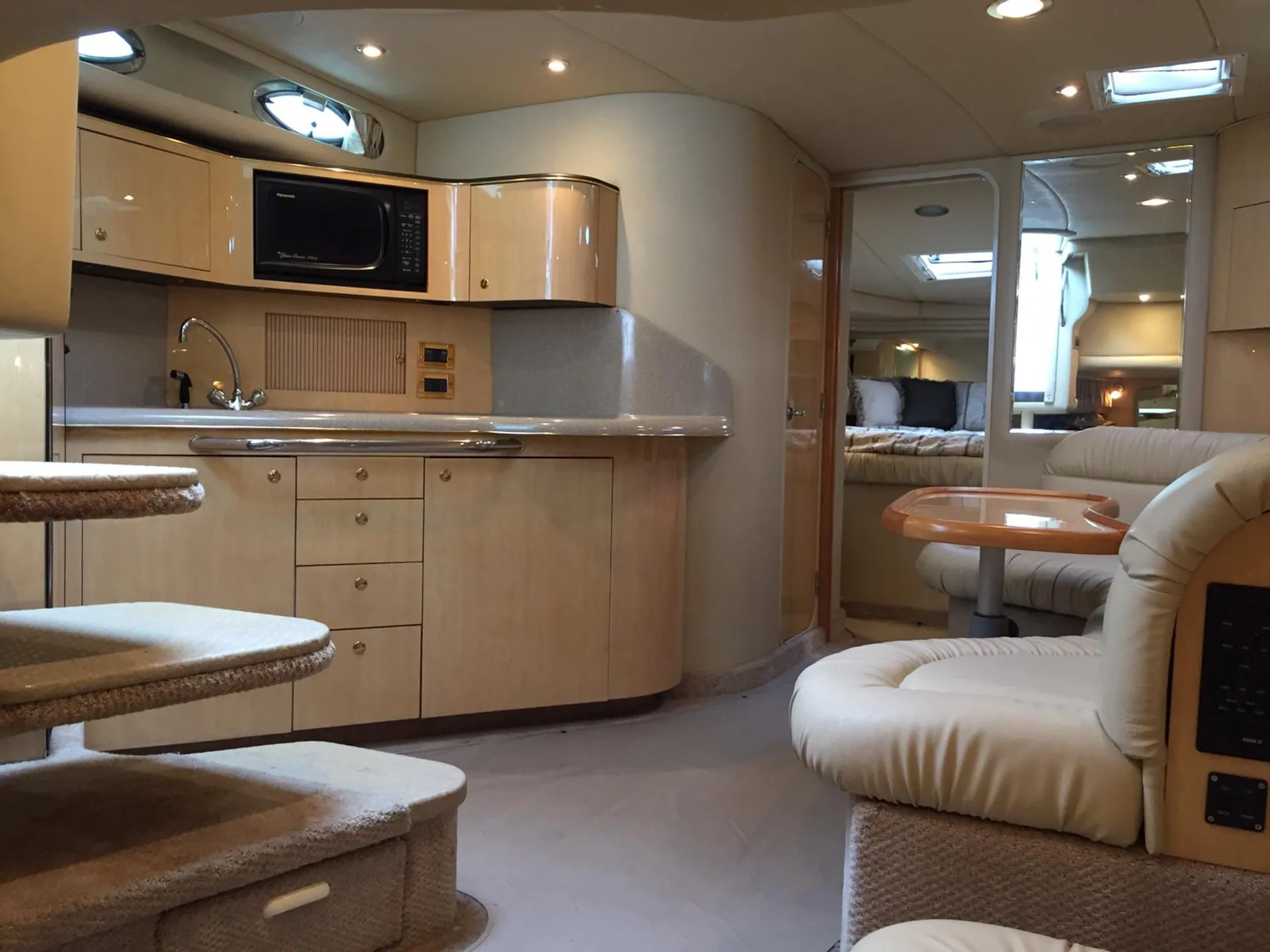 Sea Ray Boats 380 Sundancer in Miami, FL — photo 6