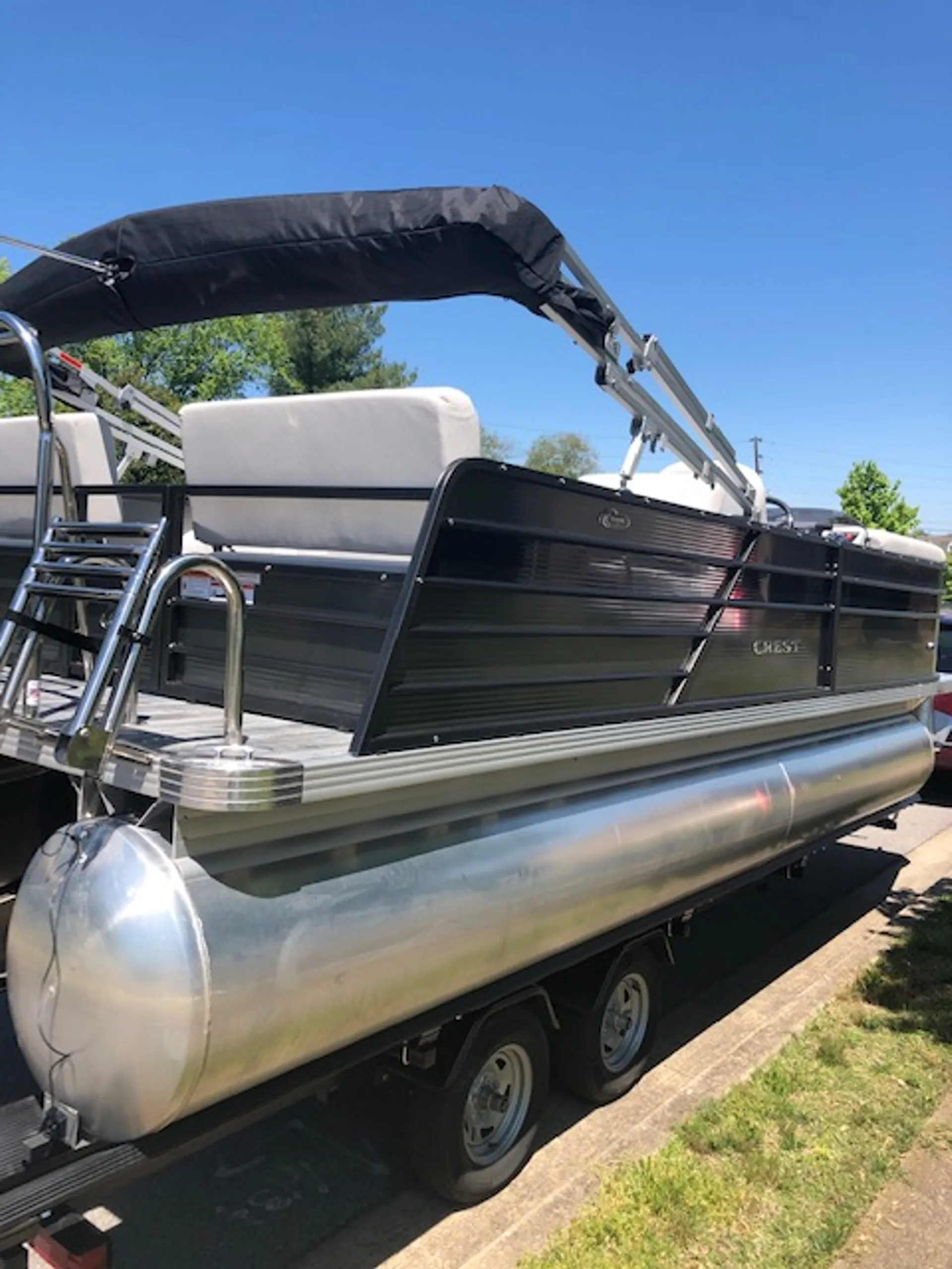 Crest Pontoons 230 Crest Classic CP3 Plus TriToon in Hendersonville, TN — photo 2