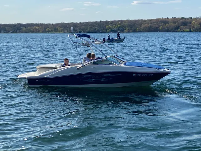 Rent a Sea Ray Boats ski and wakeboard in Delavan, WI near me
