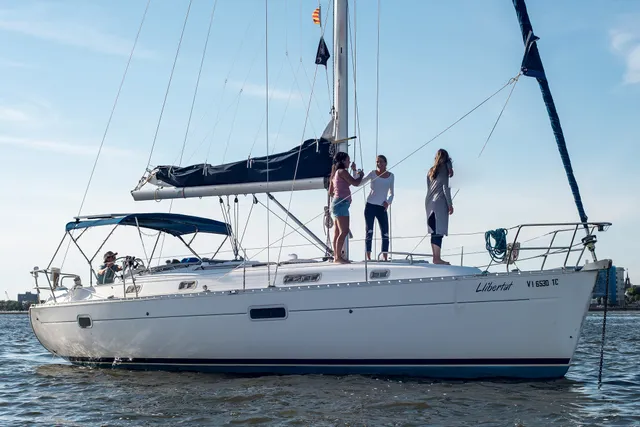 Rent a Beneteau USA cruiser in Charleston, SC near me