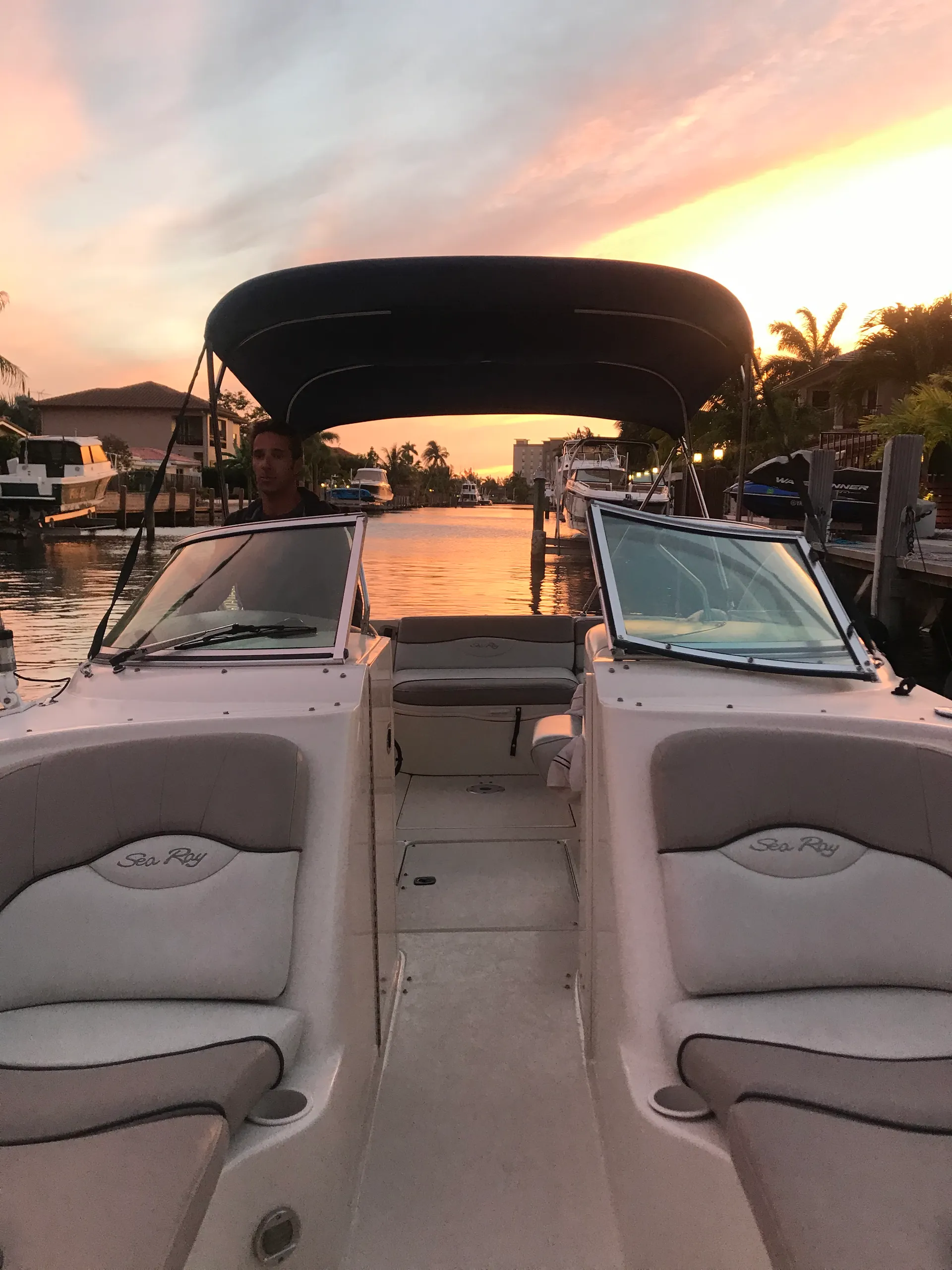 Sea Ray Boats 240 Sundeck in Fort Lauderdale, FL — photo 9