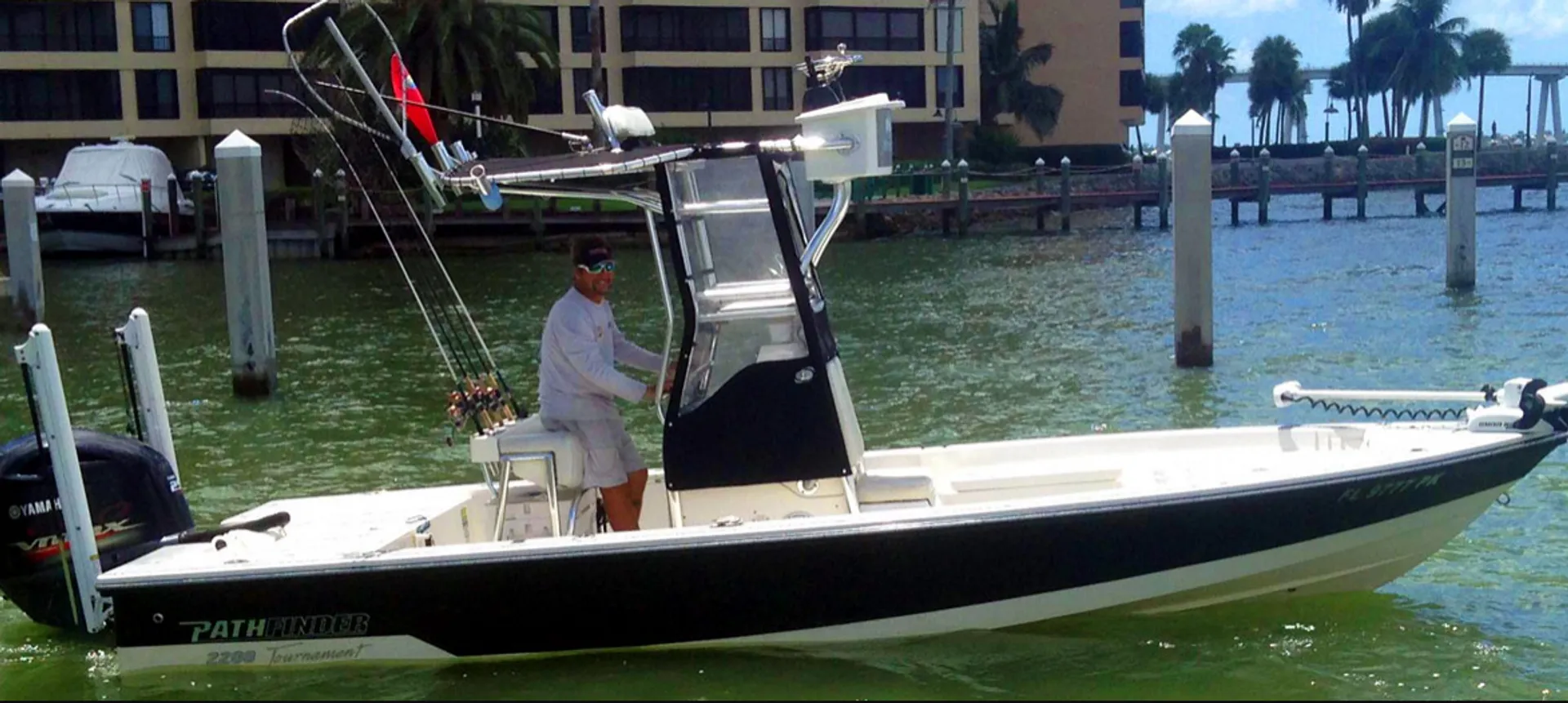 Pathfinder Boats 2200 Tournament Ed. w/F200XB Yamaha in Punta Rassa, FL — photo 2
