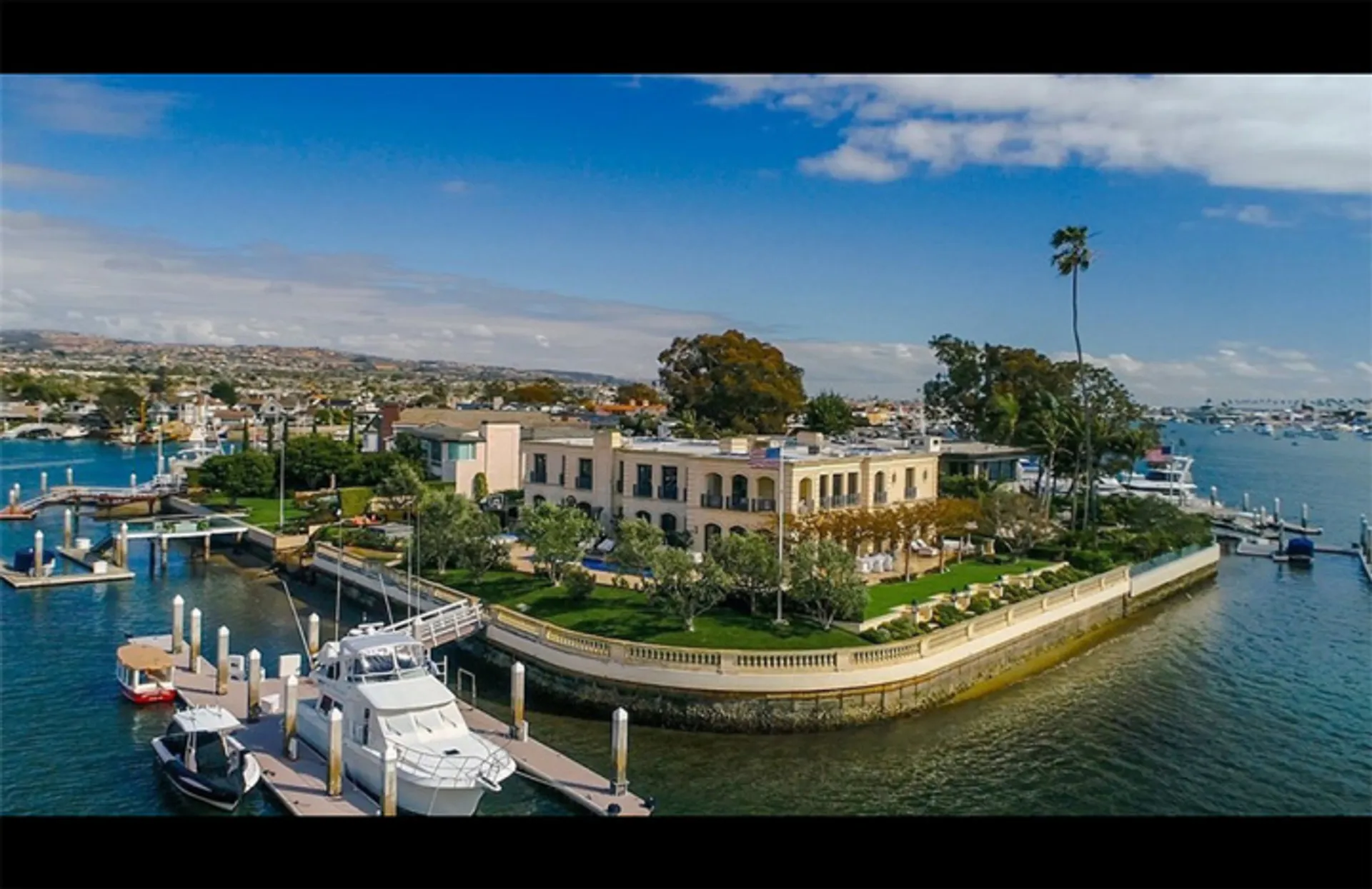 43’ Searay Sundancer Sport Yacht Newport Harbor Cruise