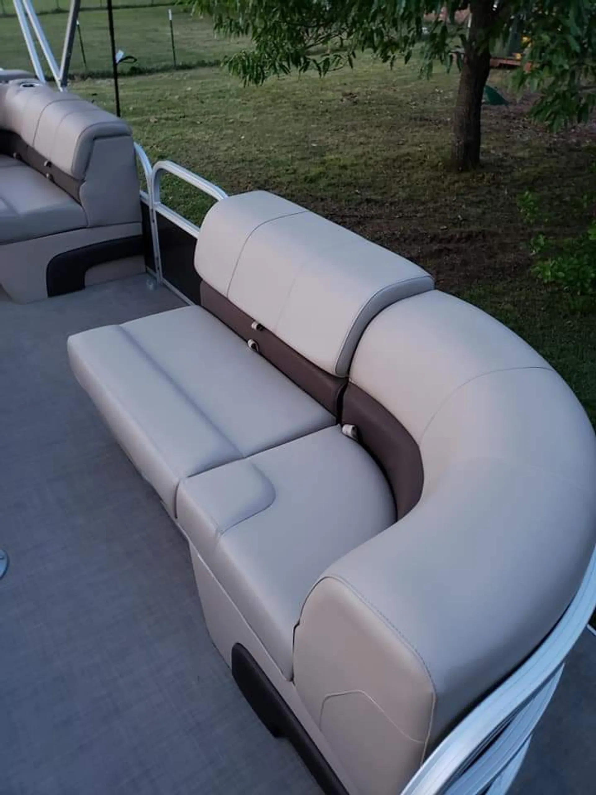 Sun Tracke Party Barge 22 DLX in Hooks, TX — photo 2