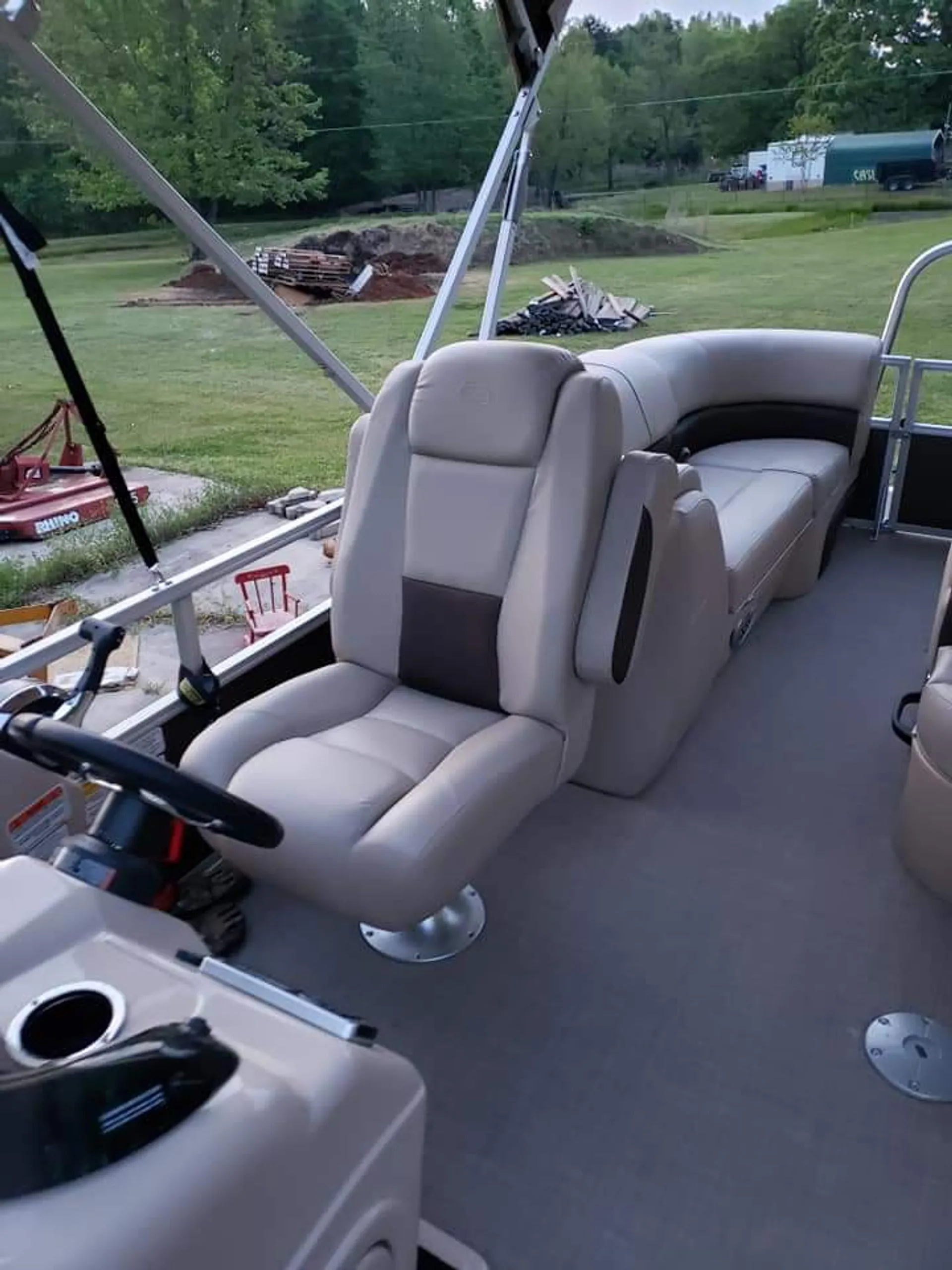 Sun Tracke Party Barge 22 DLX in Hooks, TX — photo 5