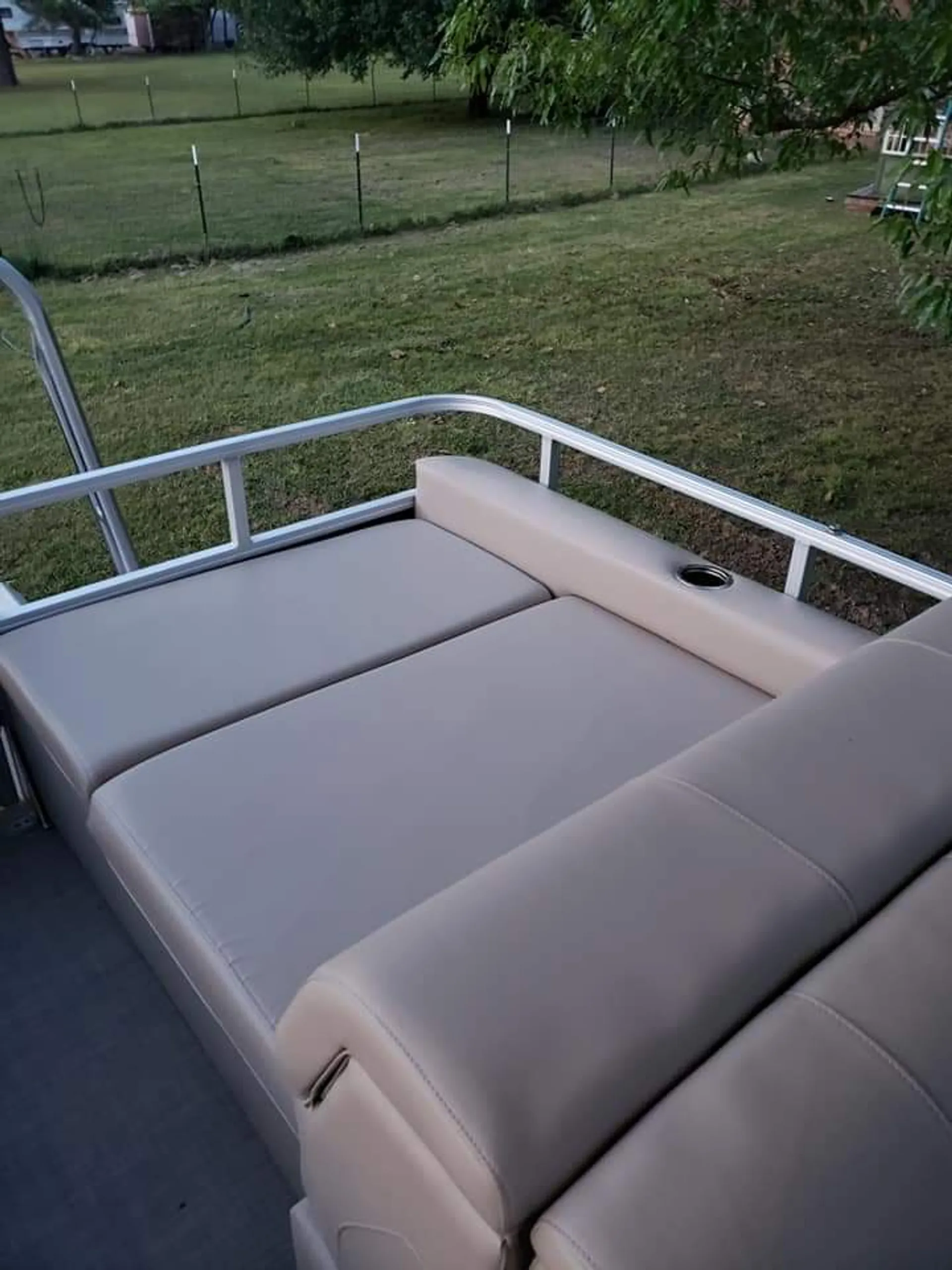 Sun Tracke Party Barge 22 DLX in Hooks, TX — photo 6