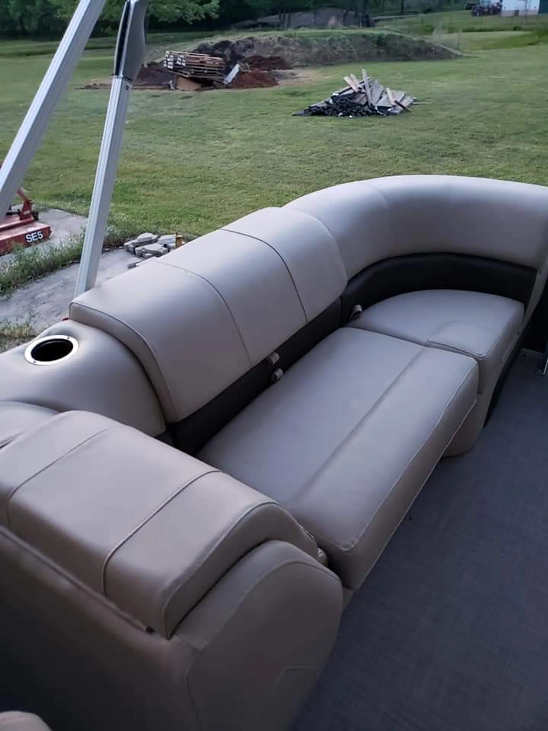 Sun Tracke Party Barge 22 DLX in Hooks, TX — photo 7