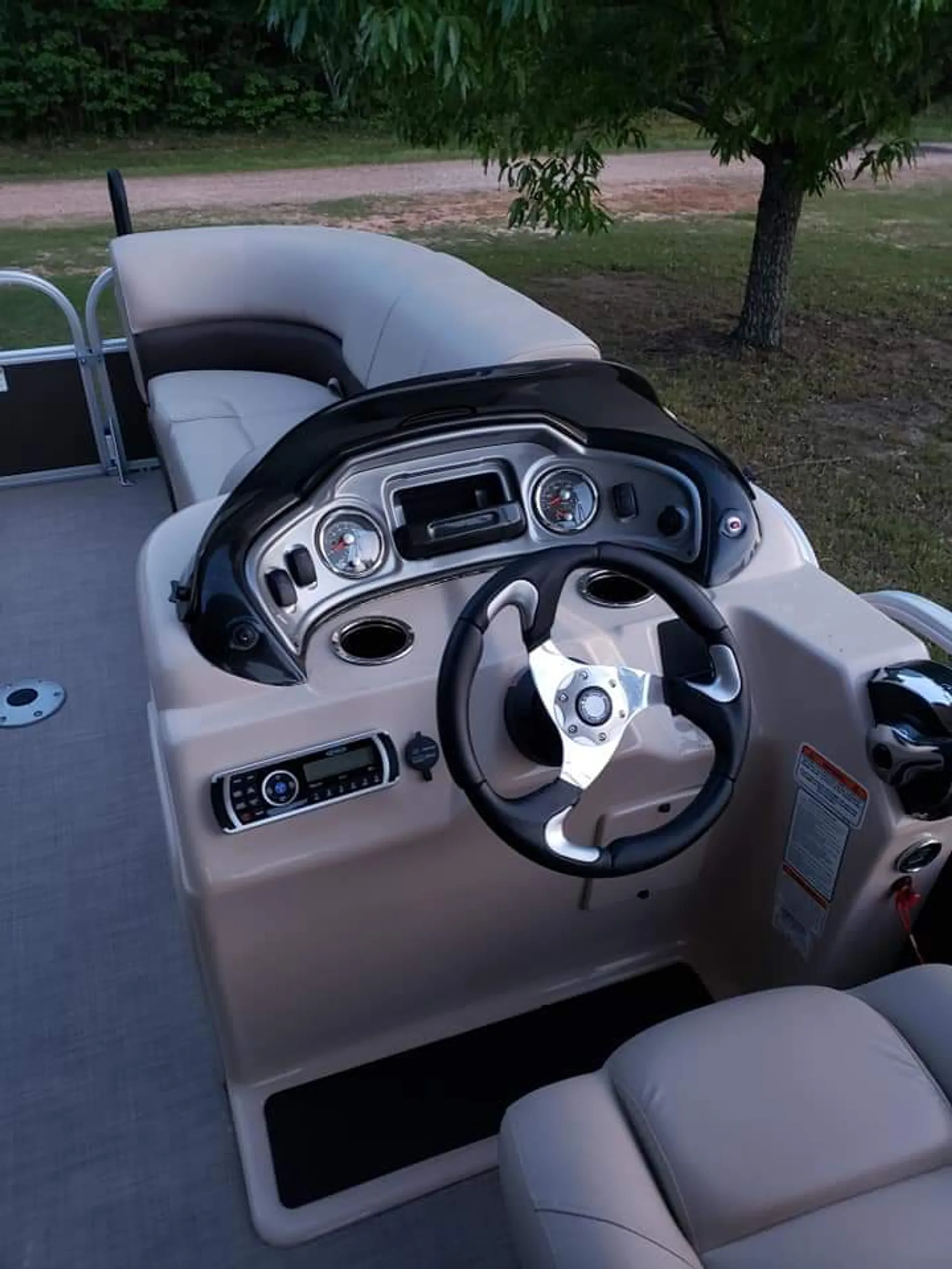 Sun Tracke Party Barge 22 DLX in Hooks, TX — photo 8