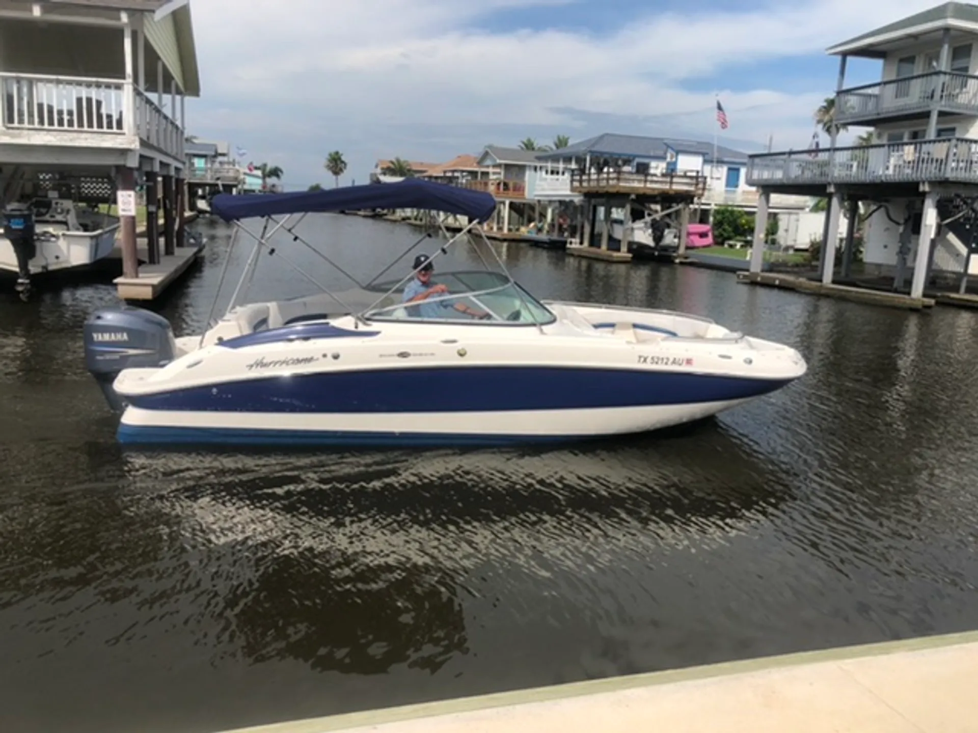 24ft Hurricane Sundeck - 250hp - 12 Passenger 