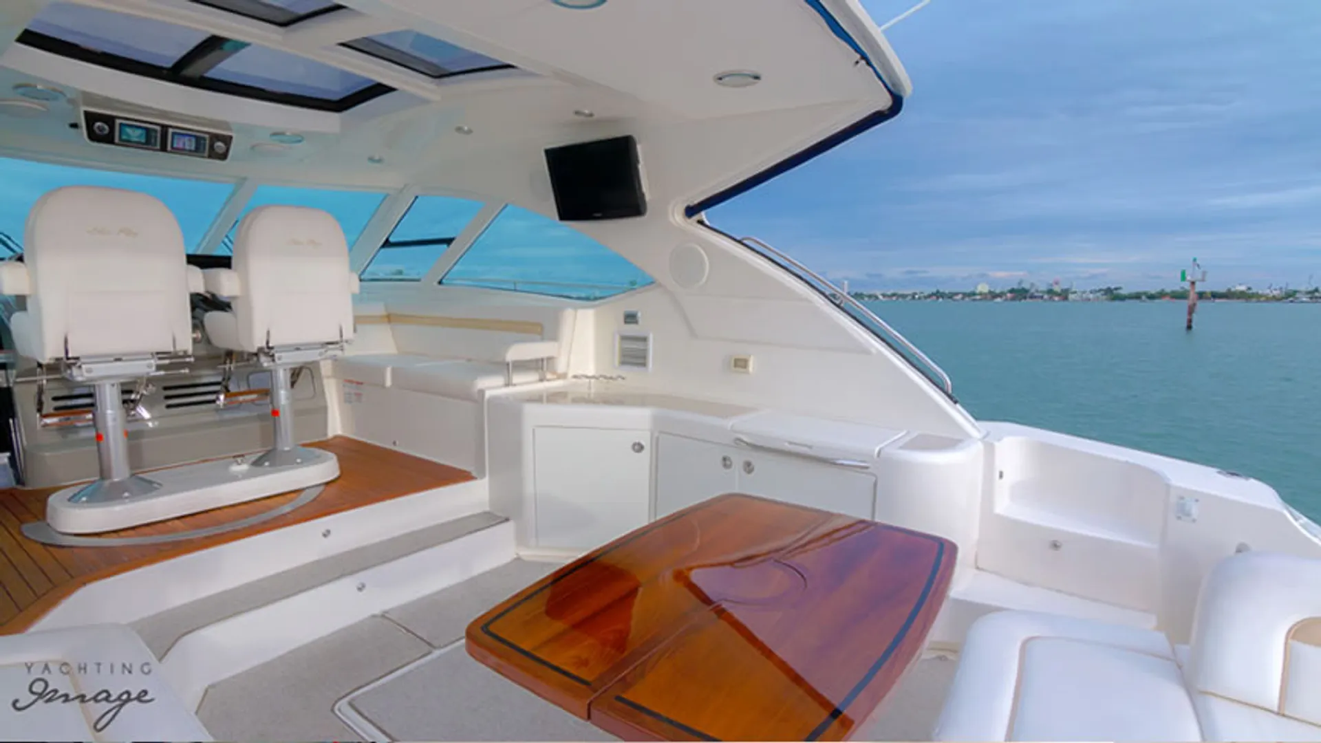 Sea Ray Boats 540 Sundancer (Zeus Drive) in Miami Beach, FL — photo 2