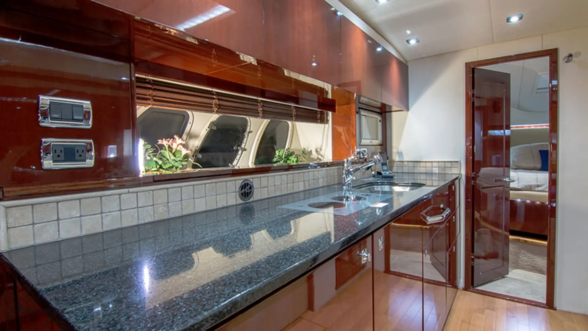 Sea Ray Boats 540 Sundancer (Zeus Drive) in Miami Beach, FL — photo 5