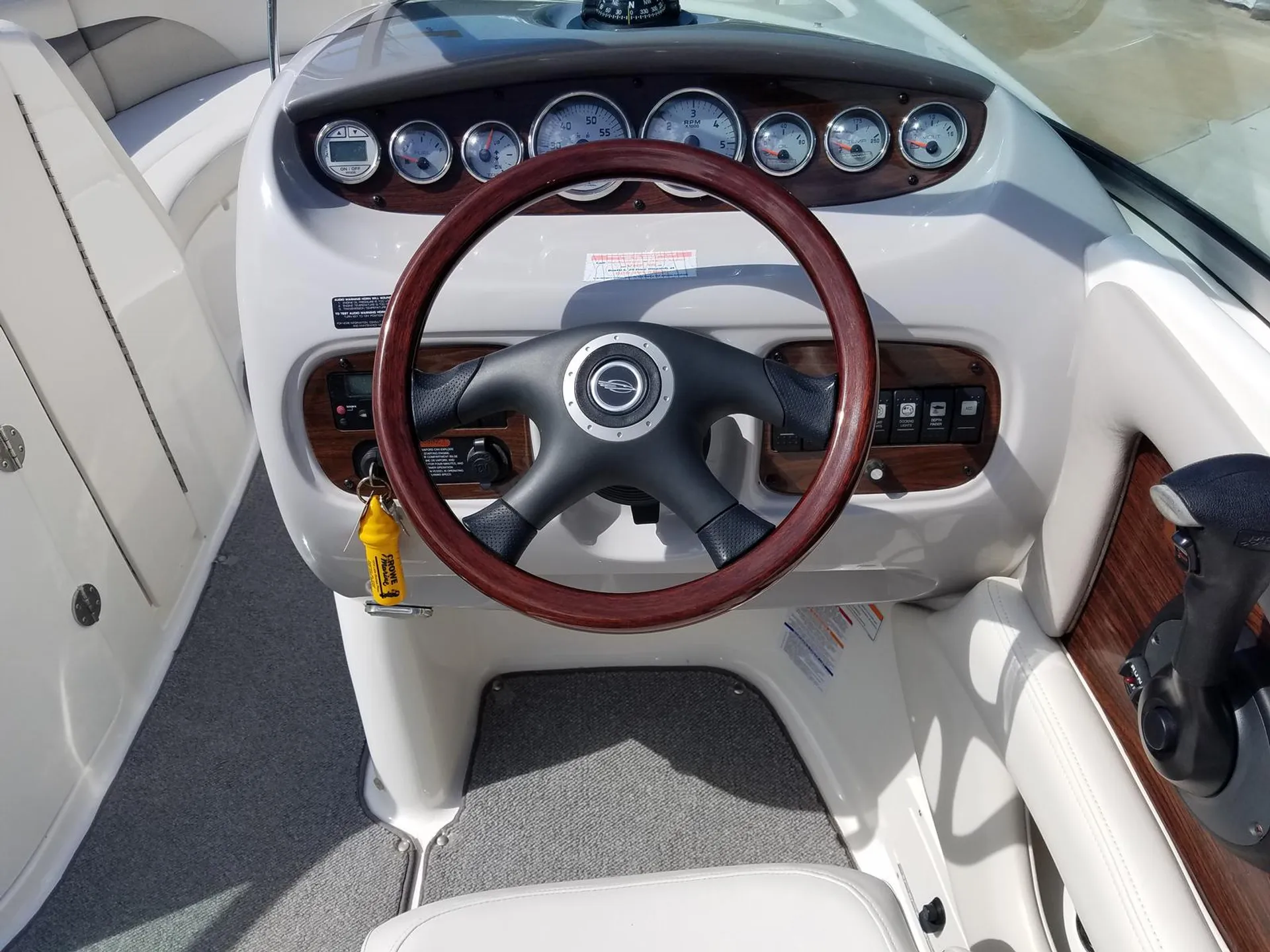 Chaparral Boats Sunesta 254 in Flowery Branch, GA — photo 8