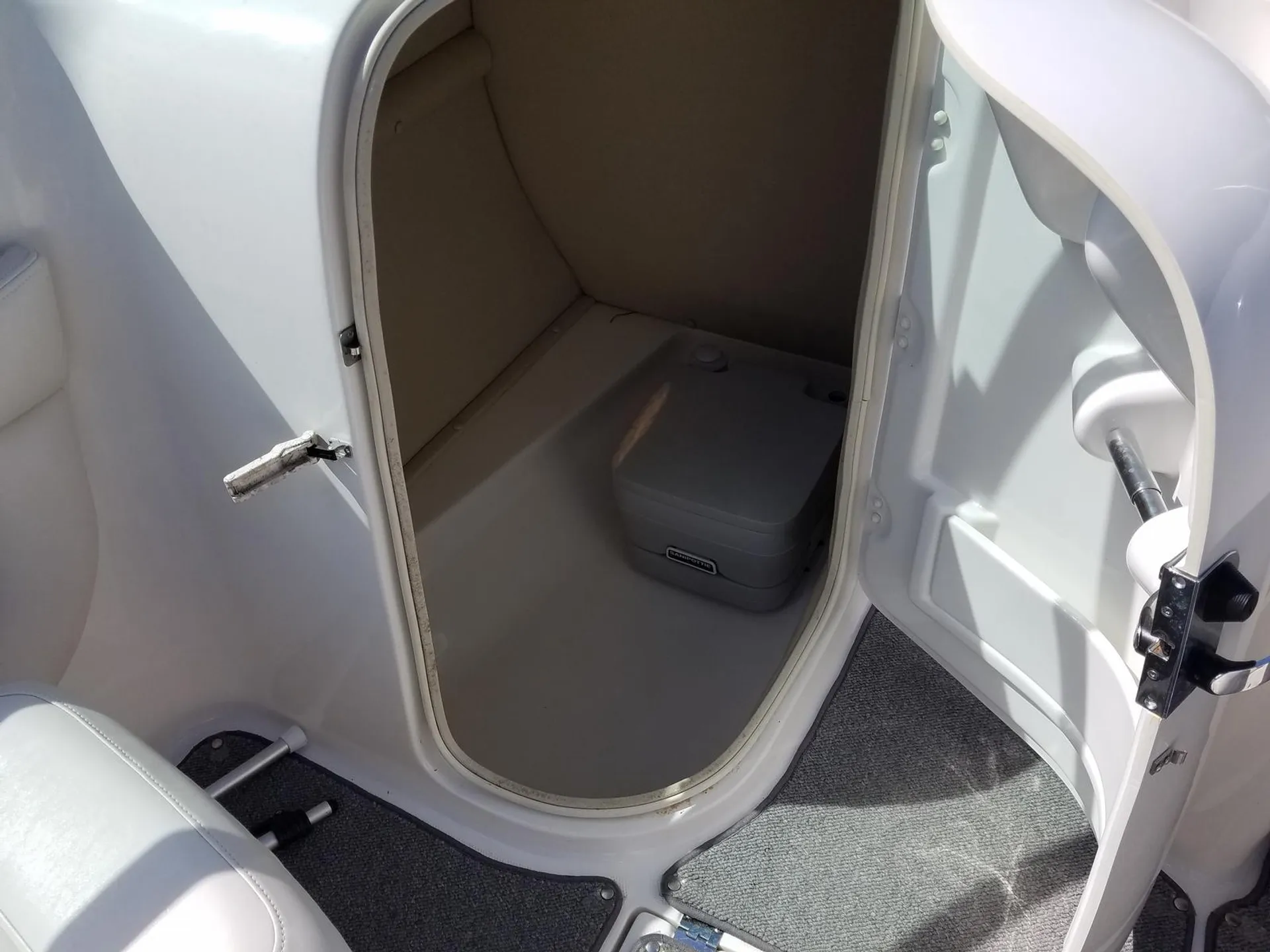 Chaparral Boats Sunesta 254 in Flowery Branch, GA — photo 10