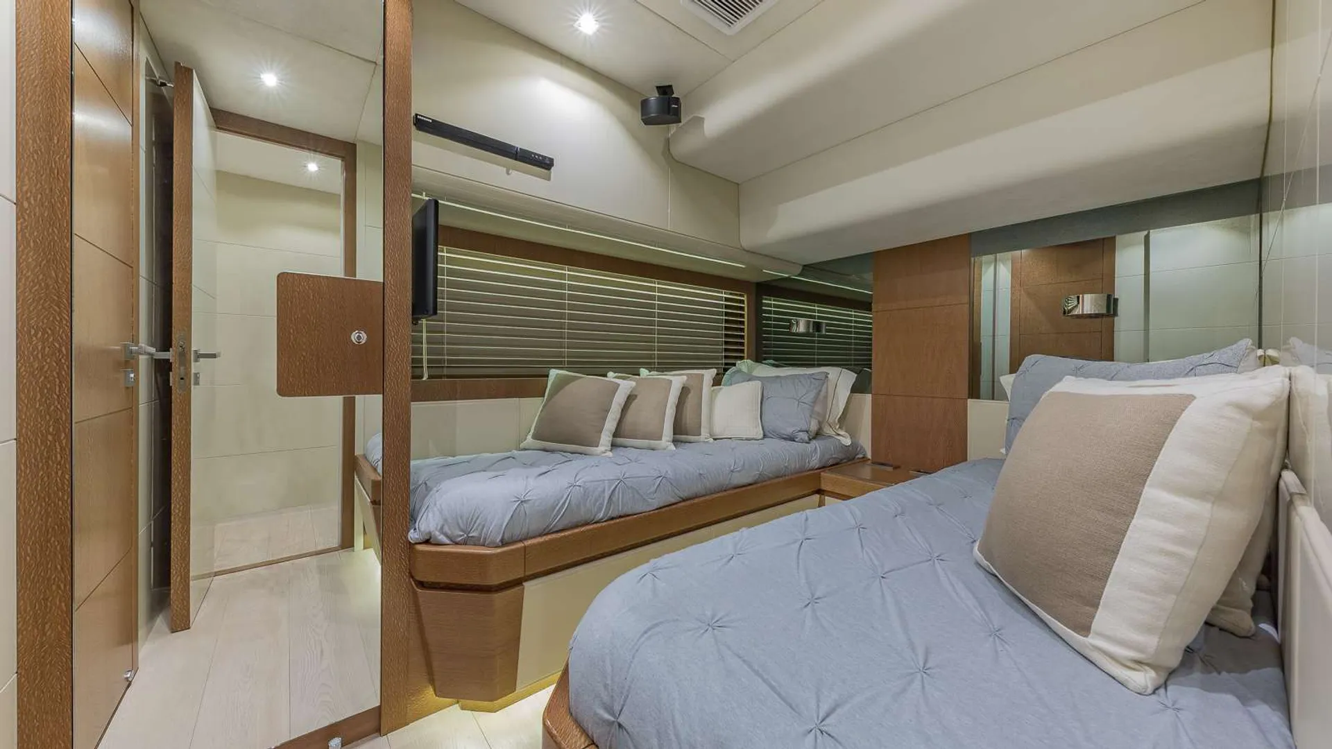 Dominator Dominator Flybridge 80 Motor Yacht in Miami Beach, FL — photo 6