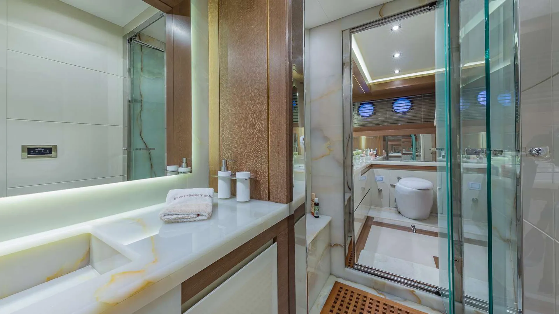 Dominator Dominator Flybridge 80 Motor Yacht in Miami Beach, FL — photo 7