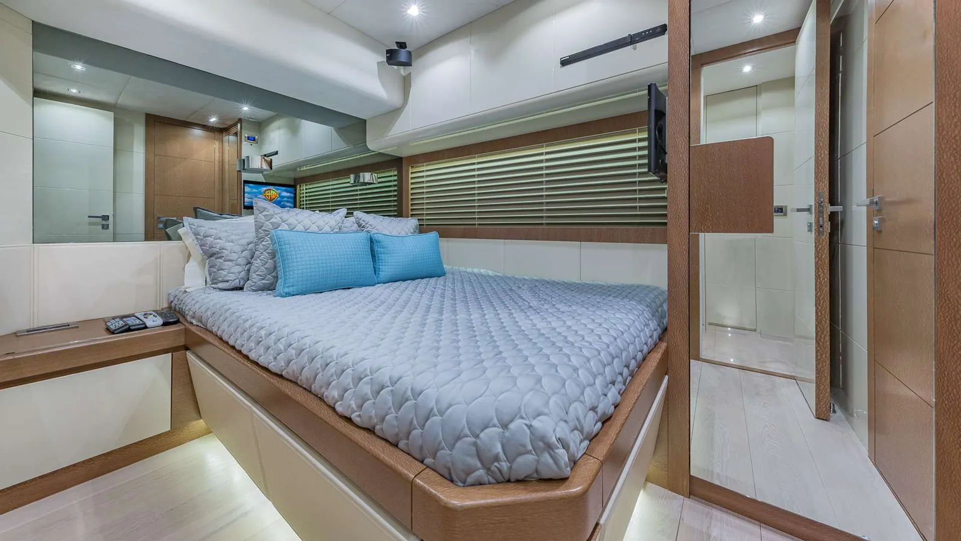 Dominator Dominator Flybridge 80 Motor Yacht in Miami Beach, FL — photo 8