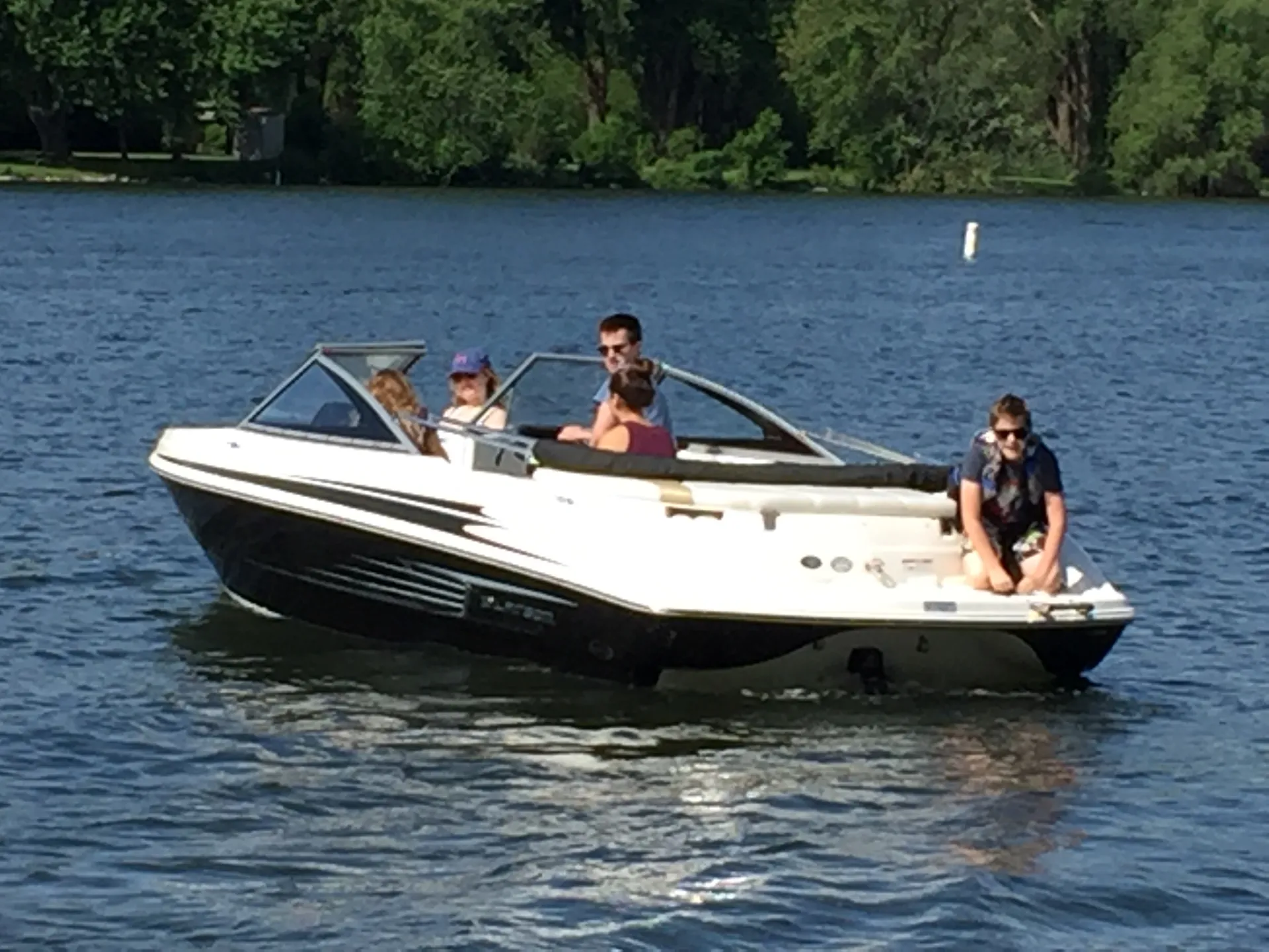 Larson Boats LX 2150  in Lake View, IA — photo 4