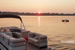 4 day minimum - Enjoy the Lake on this wonderful pontoon! 