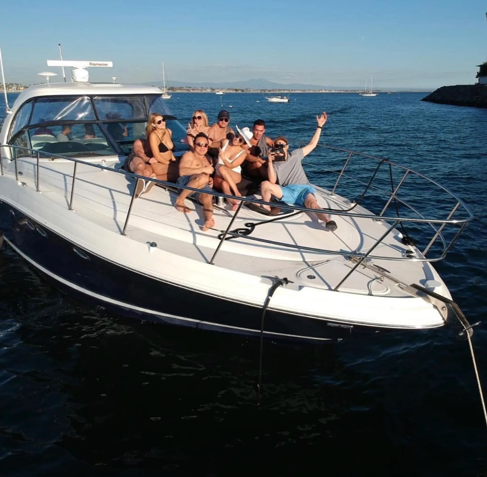 43’ Searay Sundancer Sport Yacht Newport Harbor Cruise