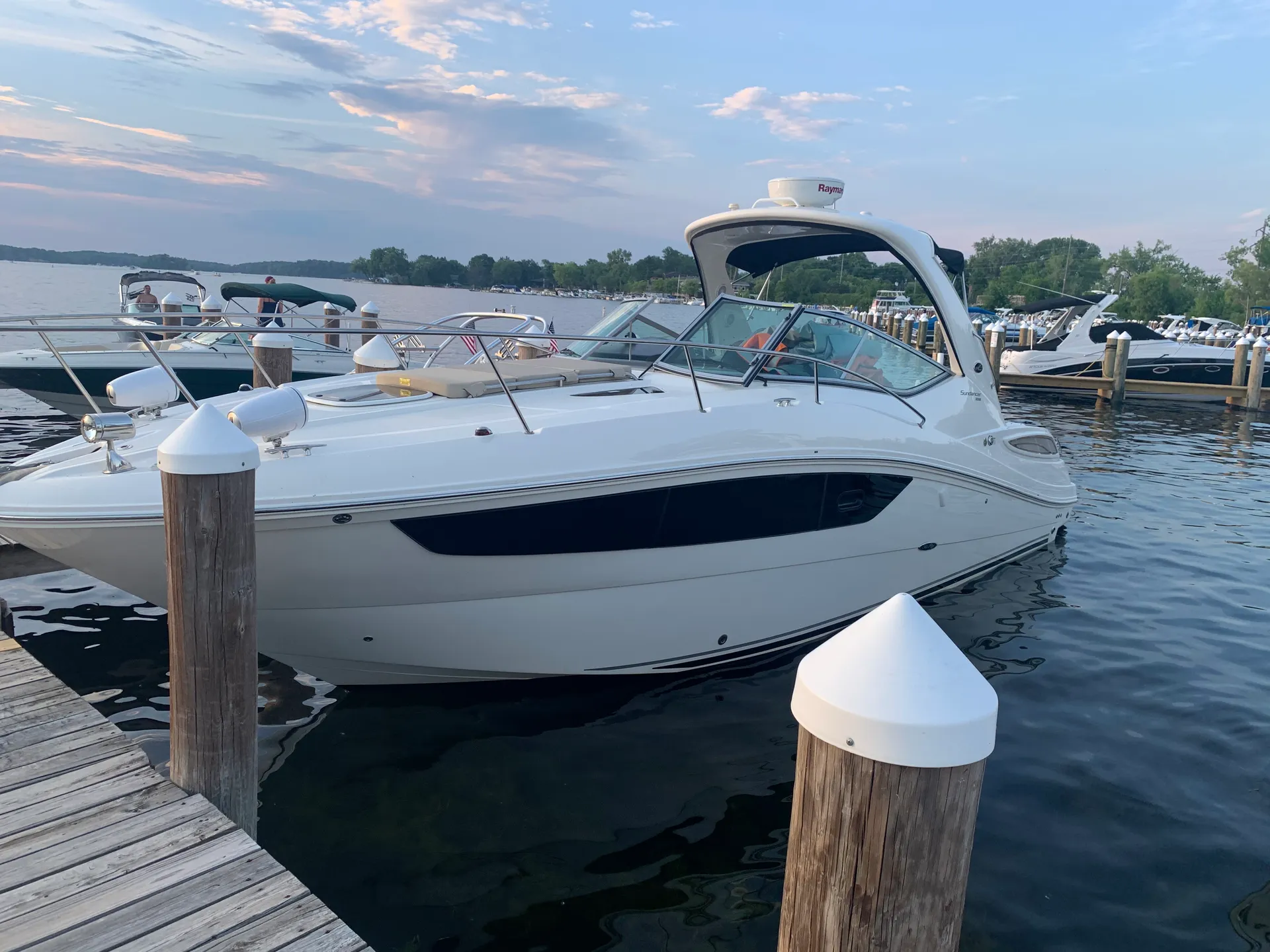 Sea Ray Boats 330 Sundancer in Excelsior, MN — photo 5