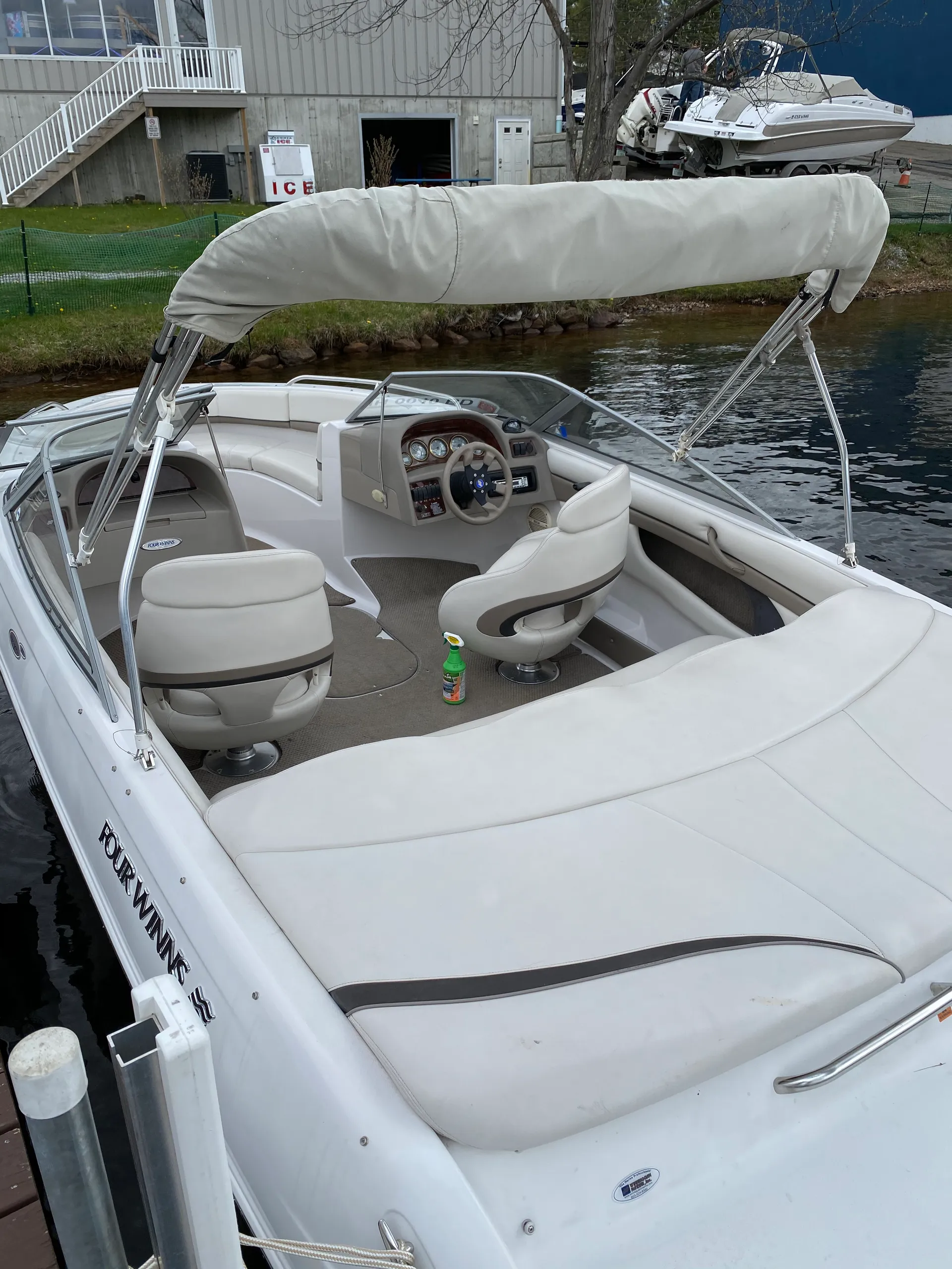 Four Winns Boats 200 Horizon  in Concord, NH — photo 3