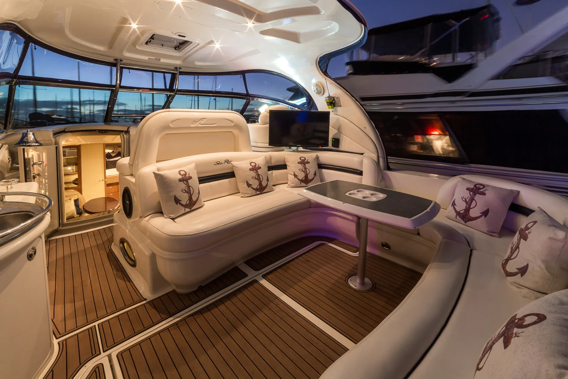 Sea Ray Boats 44 Sundancer in Miami, FL — photo 2