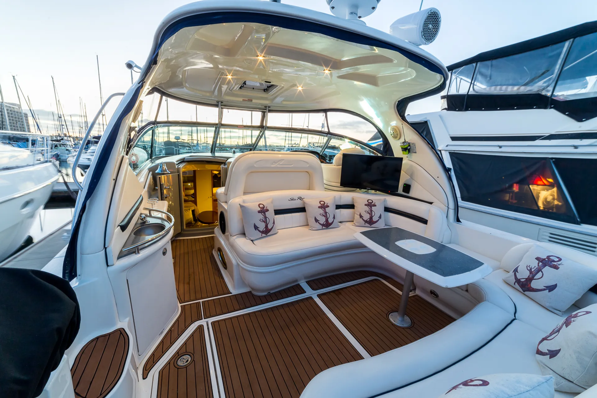 Sea Ray Boats 44 Sundancer in Miami, FL — photo 3