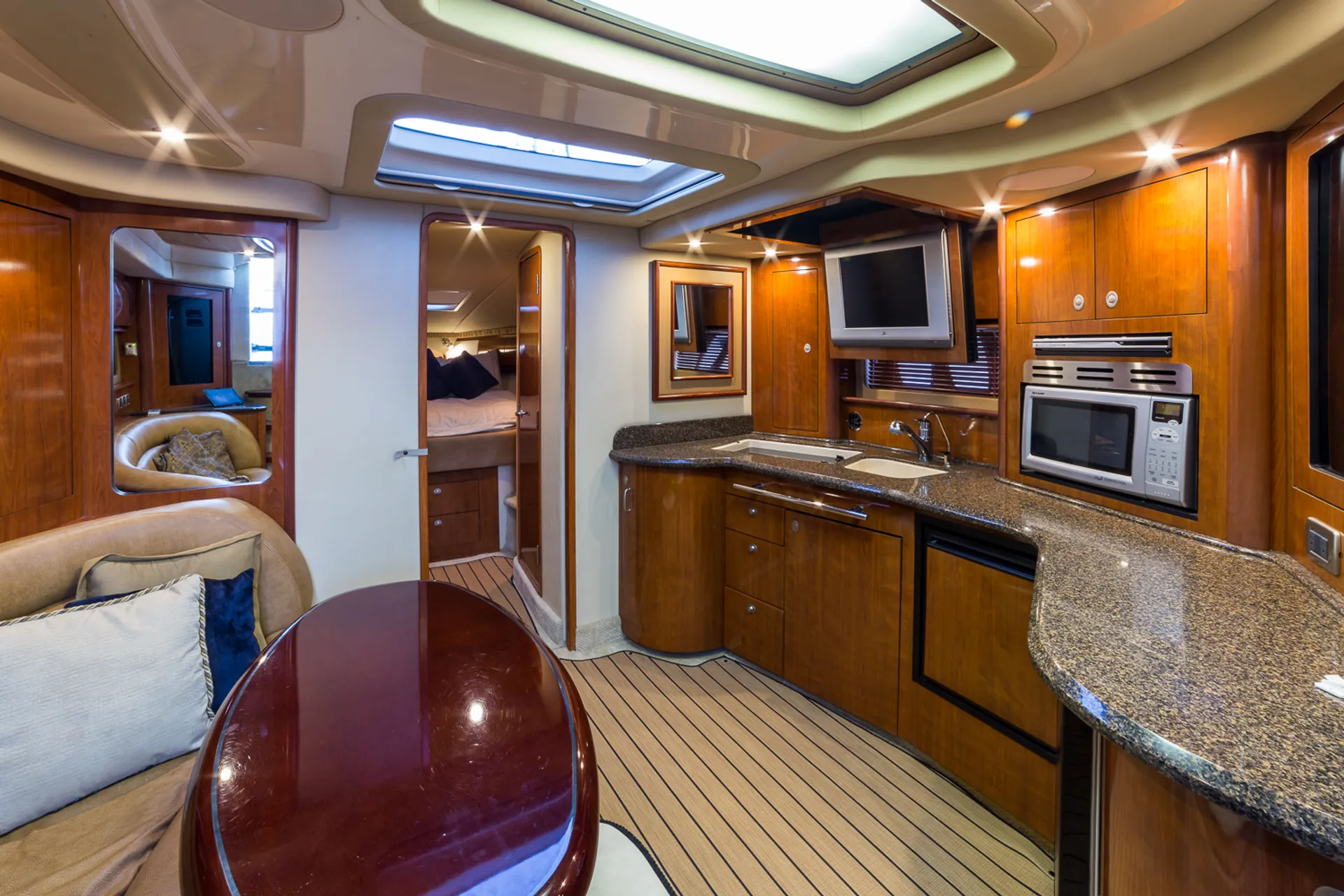 Sea Ray Boats 44 Sundancer in Miami, FL — photo 4