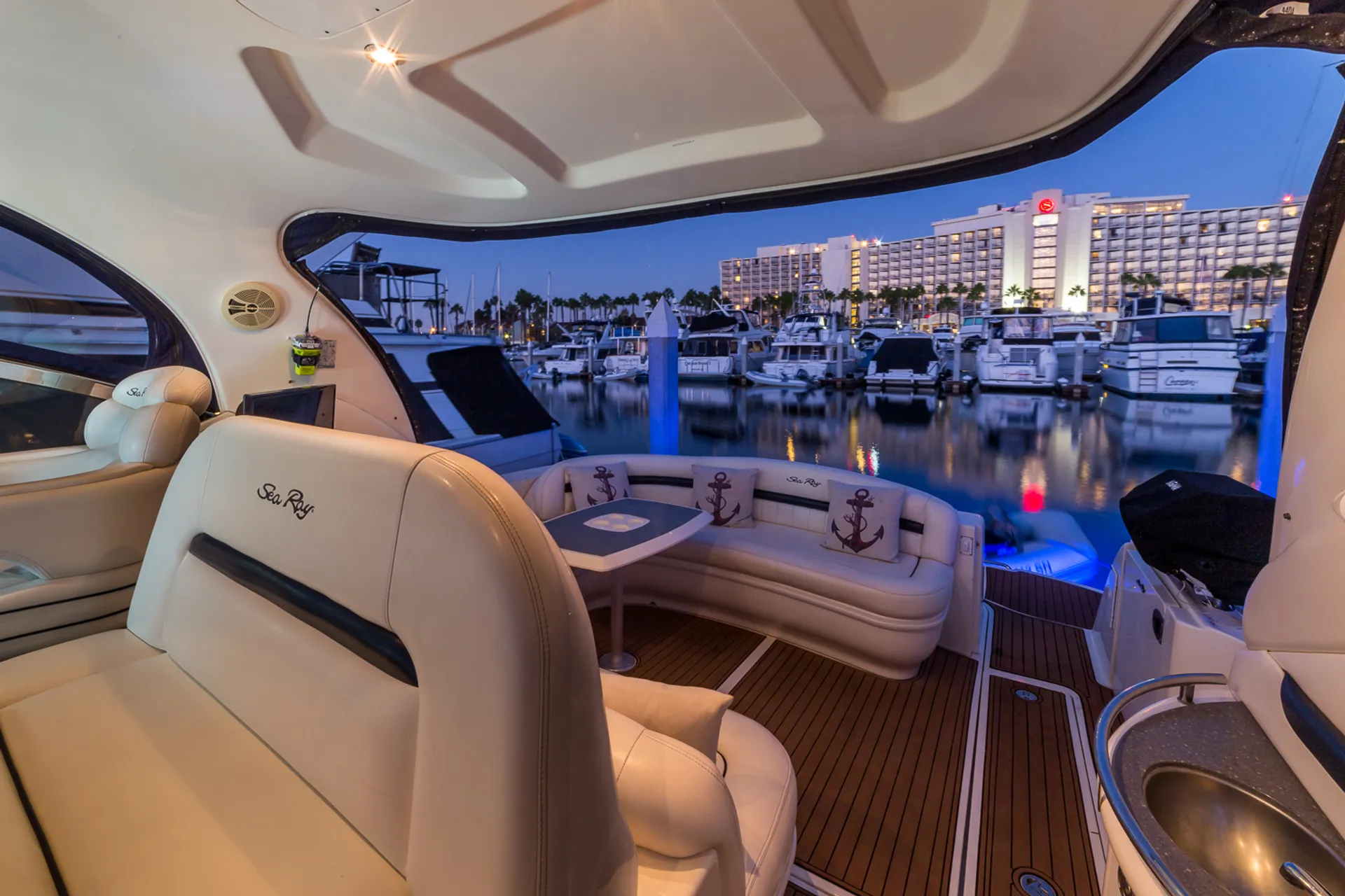 Sea Ray Boats 44 Sundancer in Miami, FL — photo 6